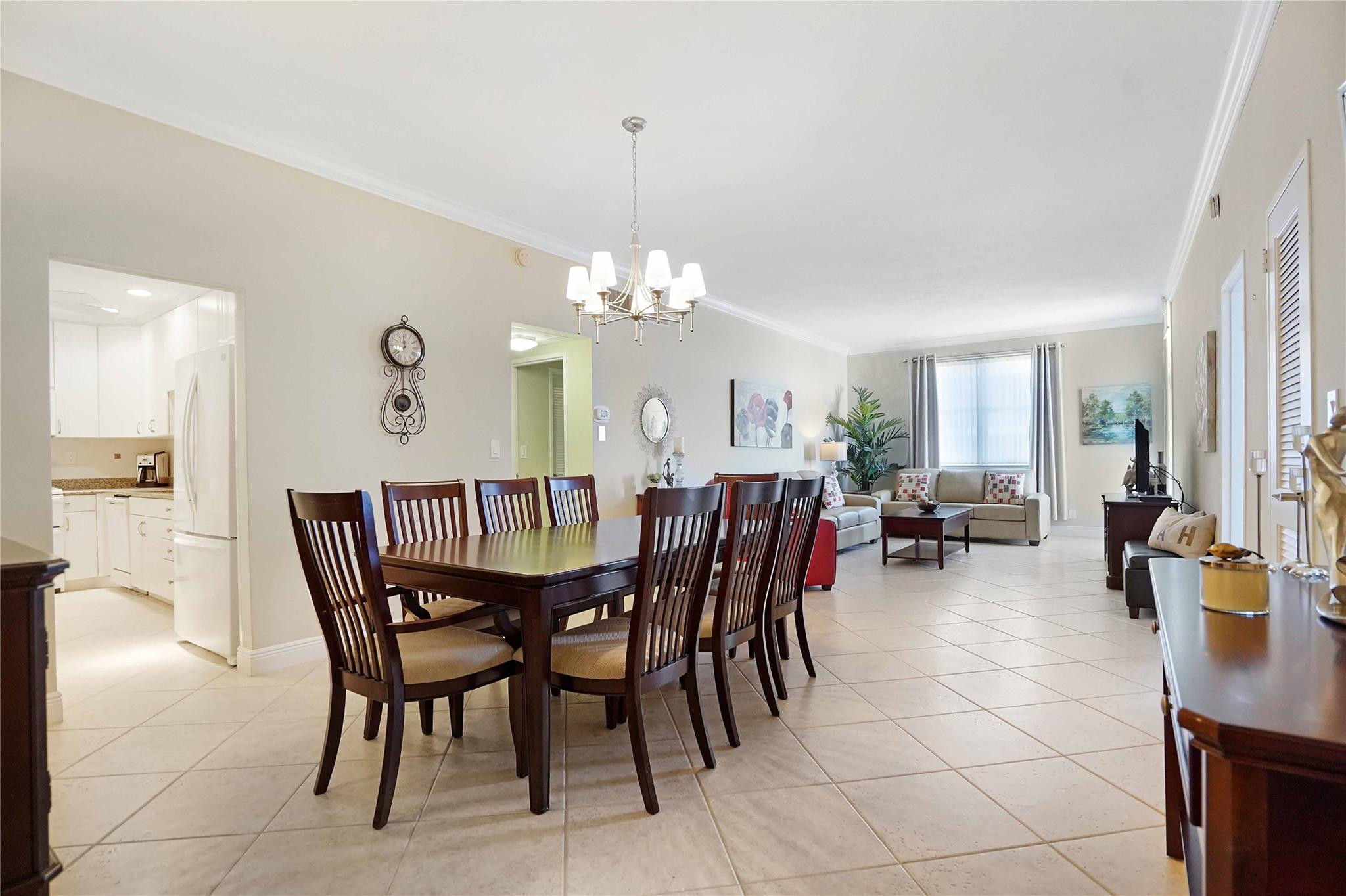 GALT MILE 2BED/2BATH CONDO ANNUAL RENTAL. SUNNY SOUTH SIDE. VIEW OF OCEAN AND INTRACOASTAL. AMENITIES: OCEAN FRONT HEATED POOL, WORK OUT ROOM, CARD/LIBRARY ROOM AND COMMUNITY ROOM WITH FULL KITCHEN. HOT WATER AND AC INCLUDED FOR LOW ELECTRIC BILL! WASHER/DRYER ON EVERY FLOOR. UNDERGROUND GARAGE PARKING RENTED BY CONDO ASSOCIATION. OCEAN FRONT DECK/BARBQ AREA HAS LOTS OF CHAIRS AND TABLES WITH UMBRELLAS. BEACH CHAIRS PROVIDED. TURNKEY.  GREAT VIEWS.
