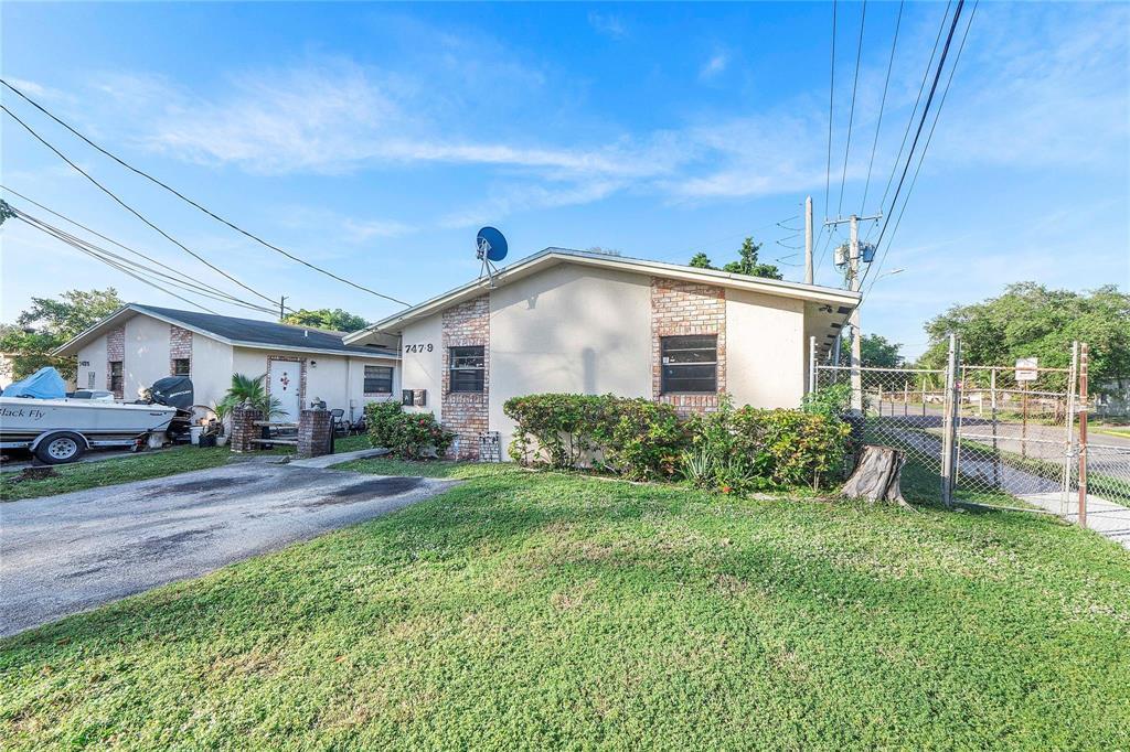 Quiet 2-bedroom, 1-bathroom unit located just south of Sunrise Boulevard and Carter Park. Fast approval process with quick move-in available.