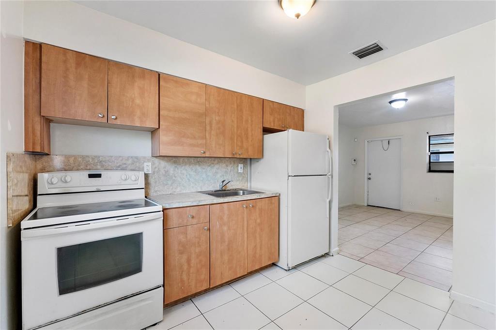 LINCOLN PARK CORR PLAT - Residential Lease