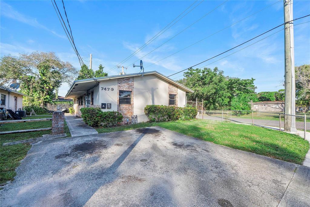 LINCOLN PARK CORR PLAT - Residential Lease