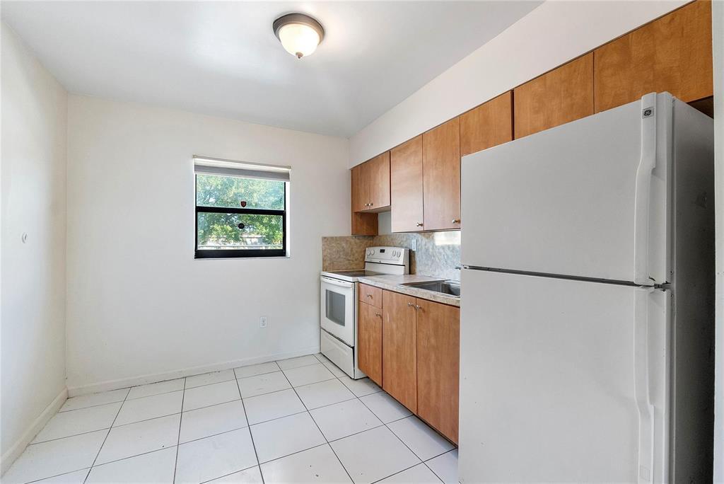LINCOLN PARK CORR PLAT - Residential Lease