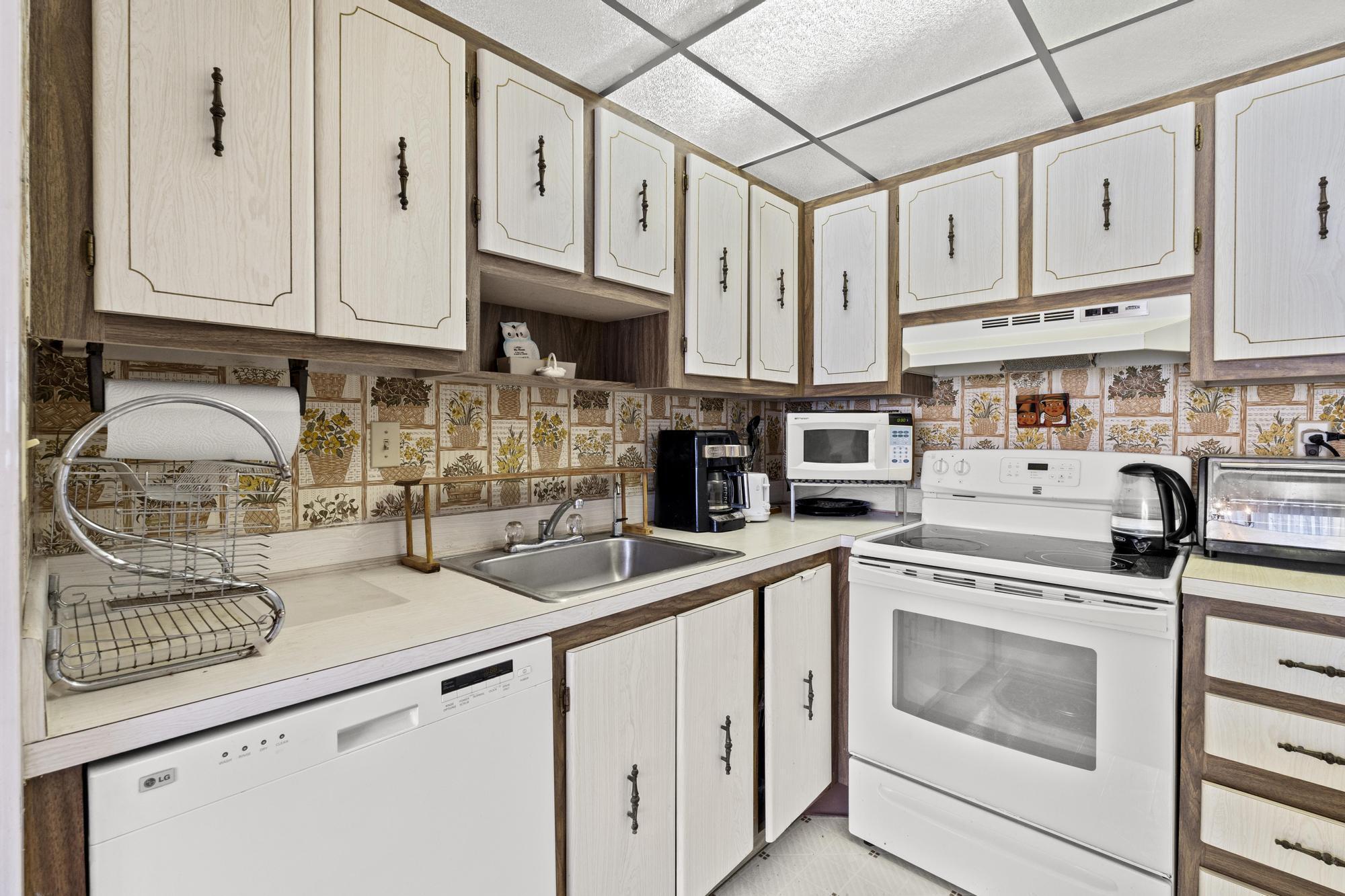 KINGS POINT BURGUNDY CONDOS - Residential Lease