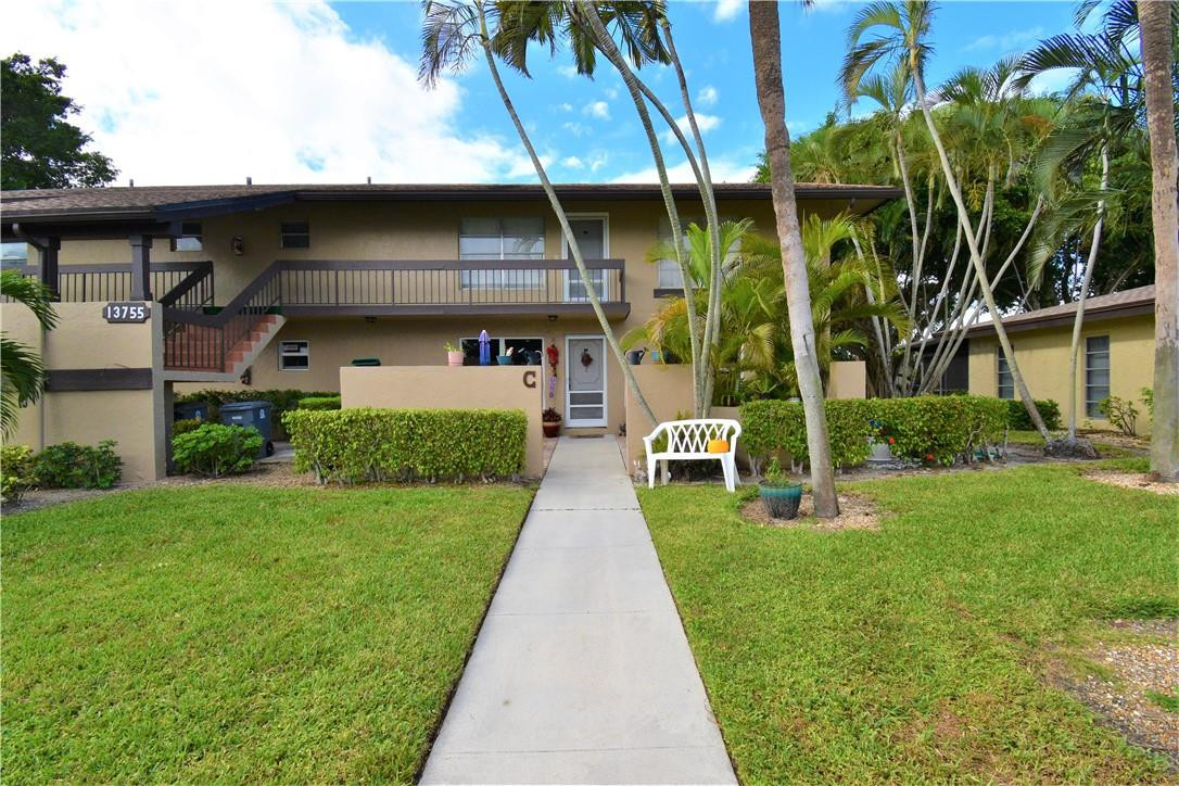 Corner apartment with 2 bedrooms 2 baths In Delray Beached is priced to sell and renovate to your own liking.Eat in kitchen, dining, living room combo, split bedroom. It has a lovely open patio to enjoy beautiful greenery and garden views. Emotional support animals only. Amenities include cards, tennis, billiards, shuffleboard, gym, pool, poolside cafe. Close to shops and downtown Delray!