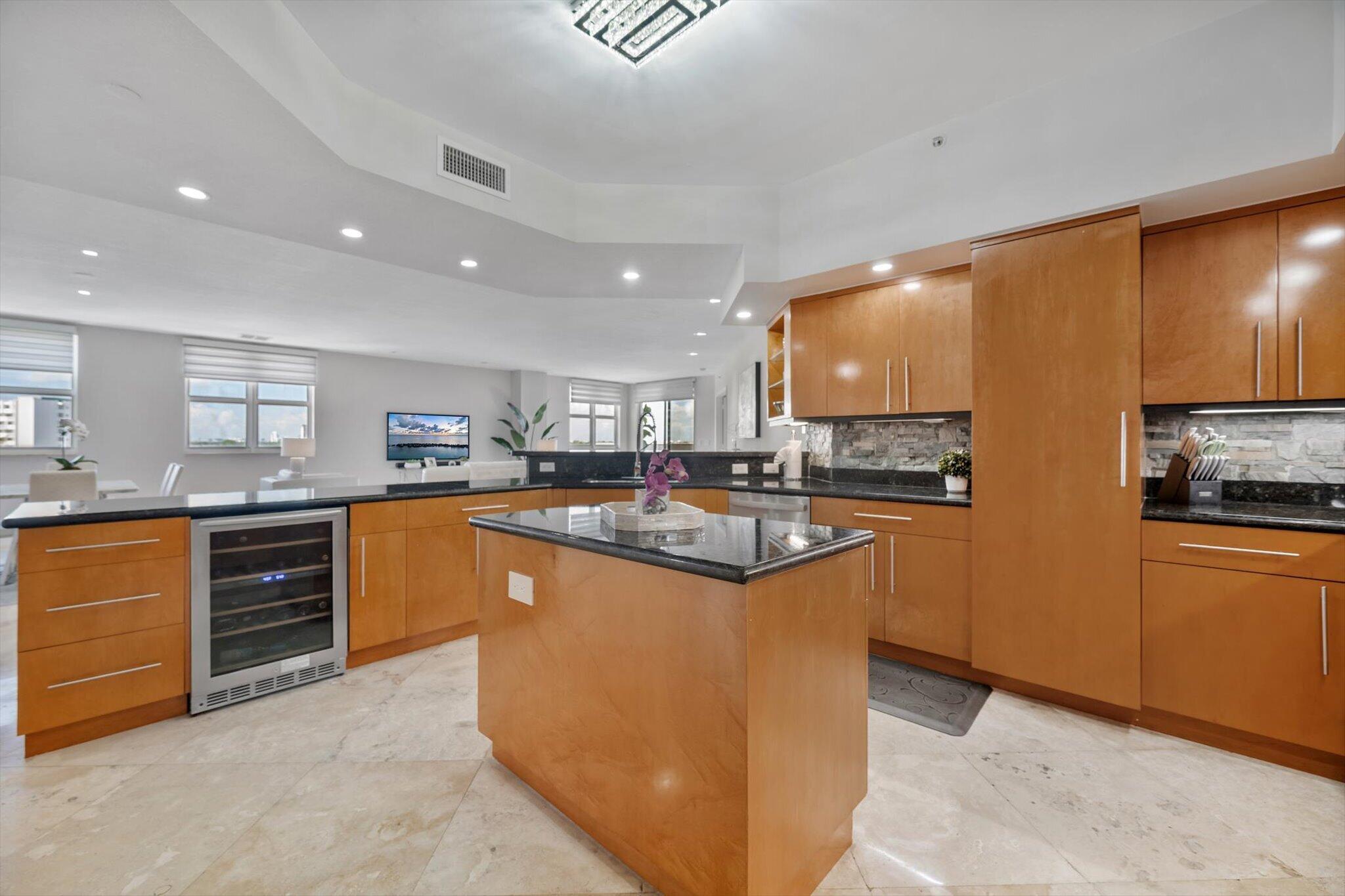 LA CASCADE CONDO - Residential