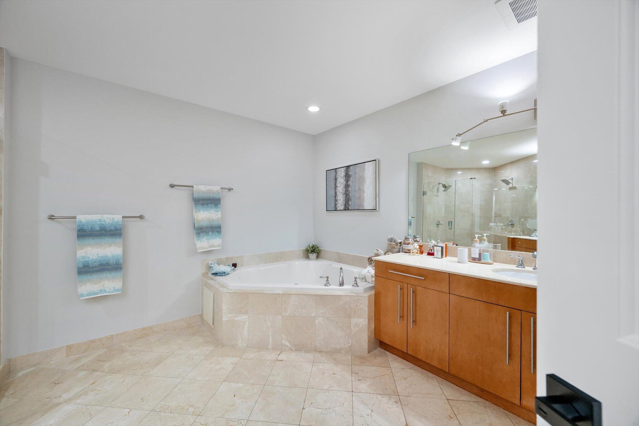 LA CASCADE CONDO - Residential