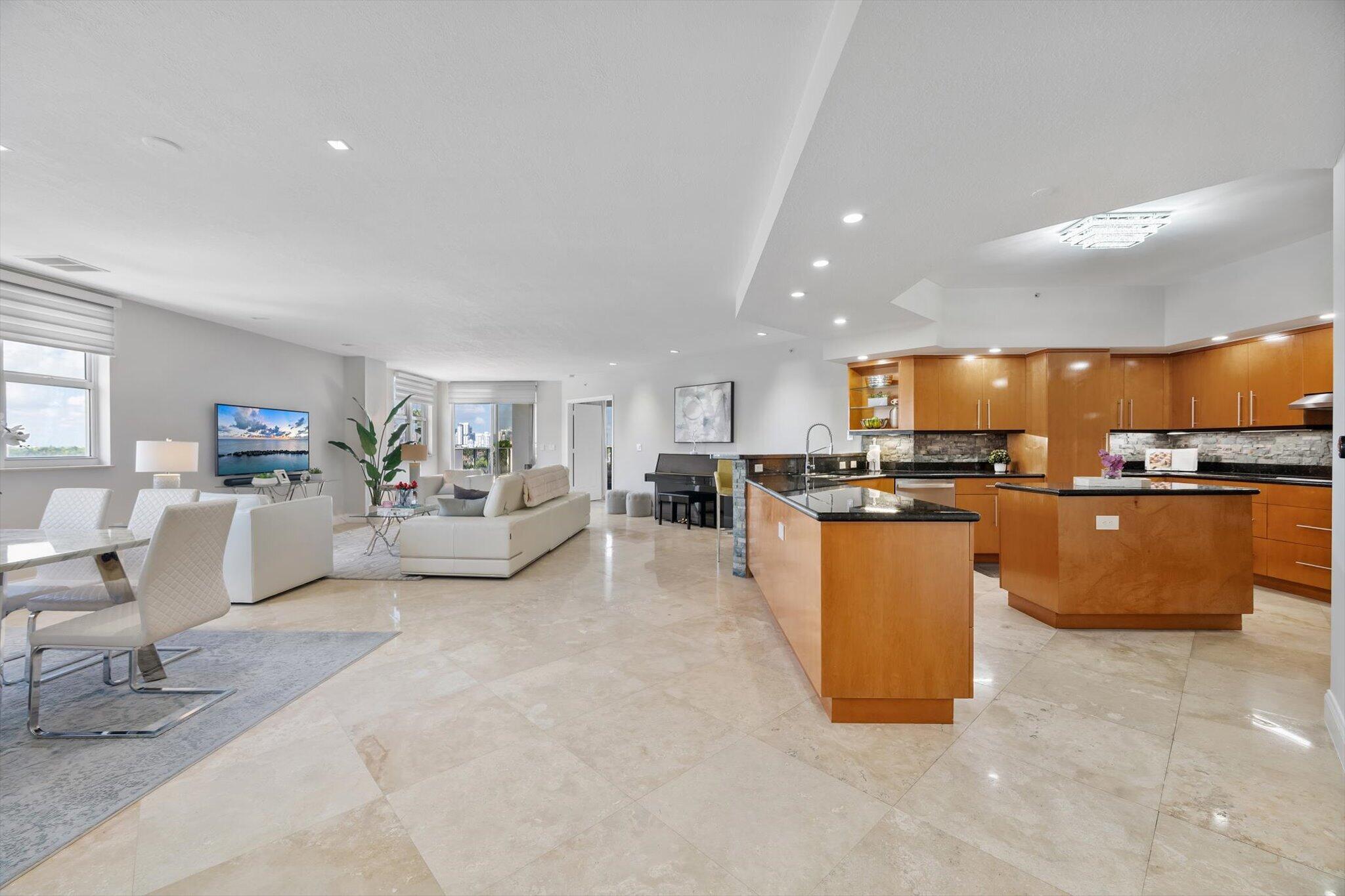 LA CASCADE CONDO - Residential