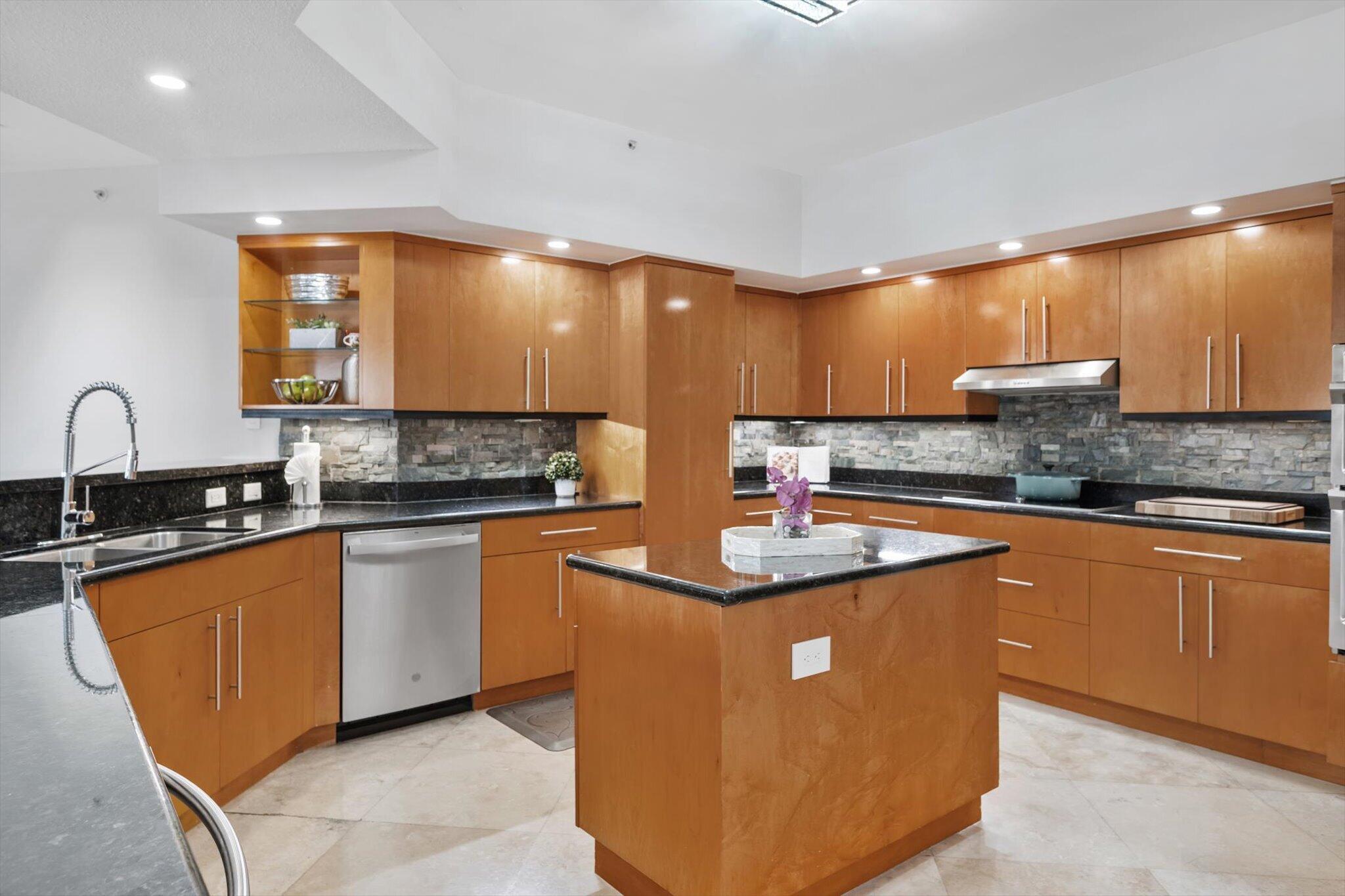 LA CASCADE CONDO - Residential