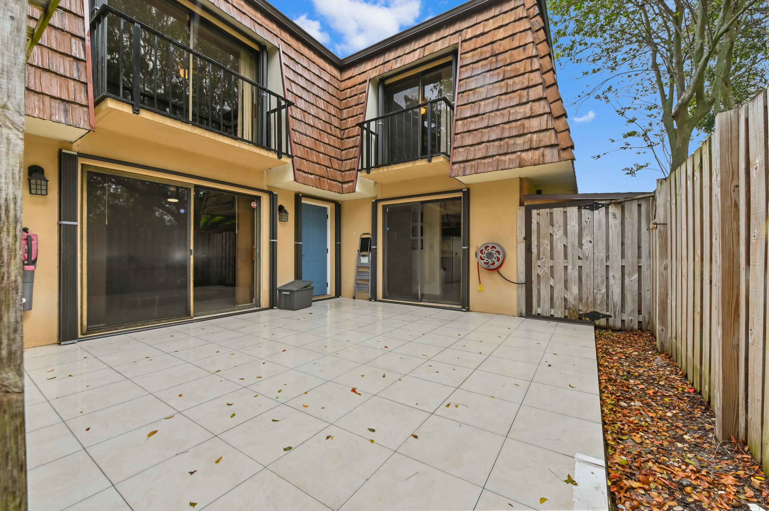 SHERWOOD LAKES - Residential
