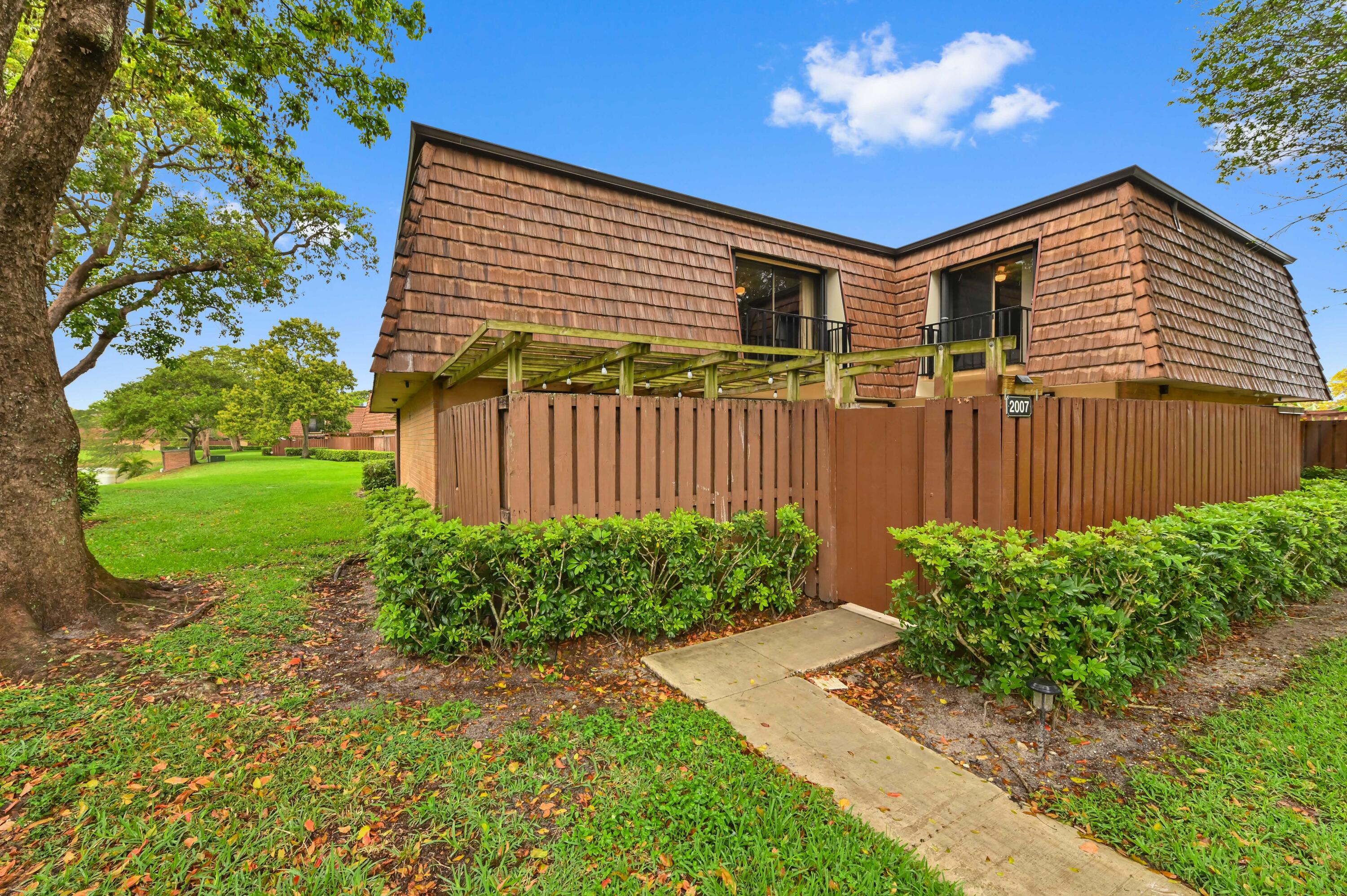 SHERWOOD LAKES - Residential