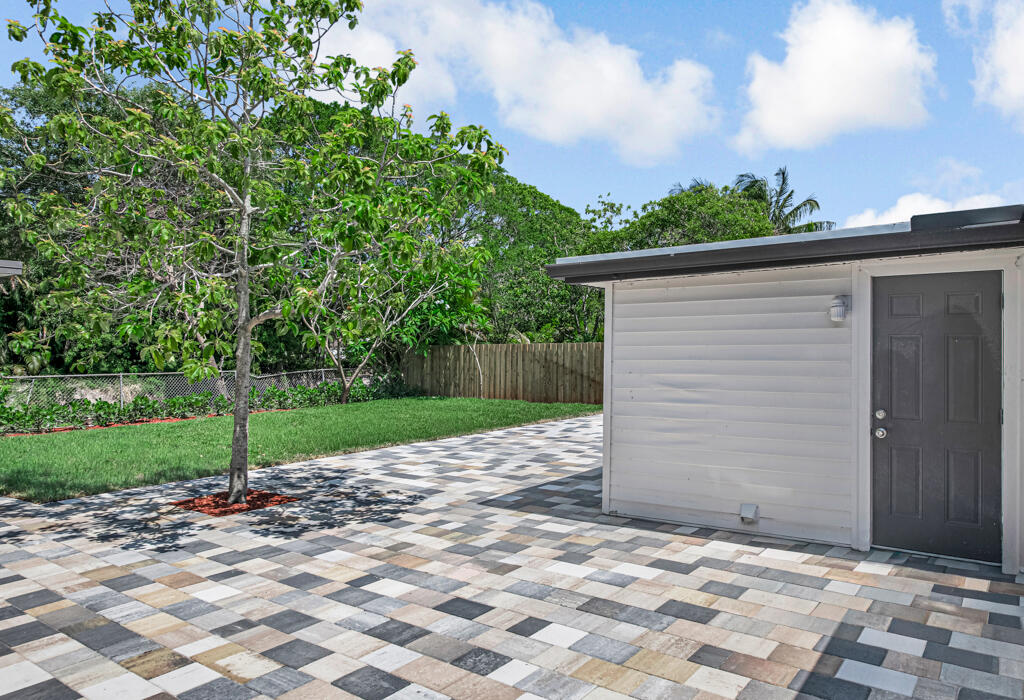 PALM BEACH CABANA COLONY 1 - Residential