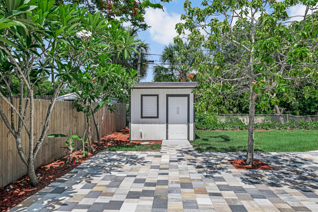 PALM BEACH CABANA COLONY 1 - Residential