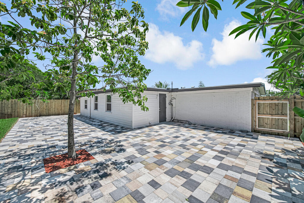 PALM BEACH CABANA COLONY 1 - Residential