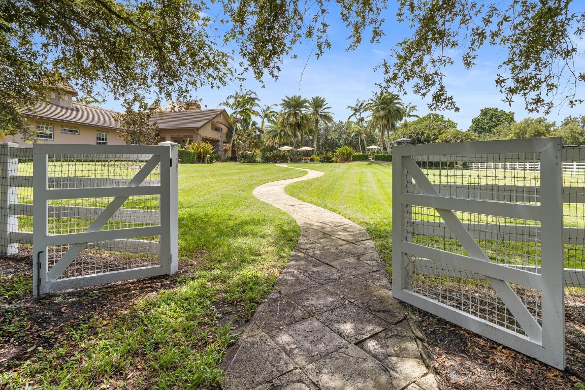 SUNSHINE RANCHES - Residential