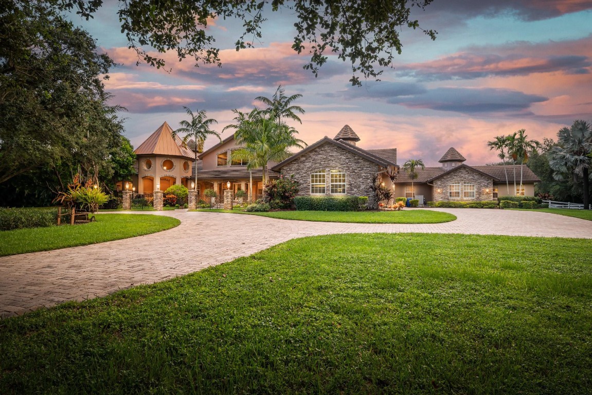 SUNSHINE RANCHES - Residential