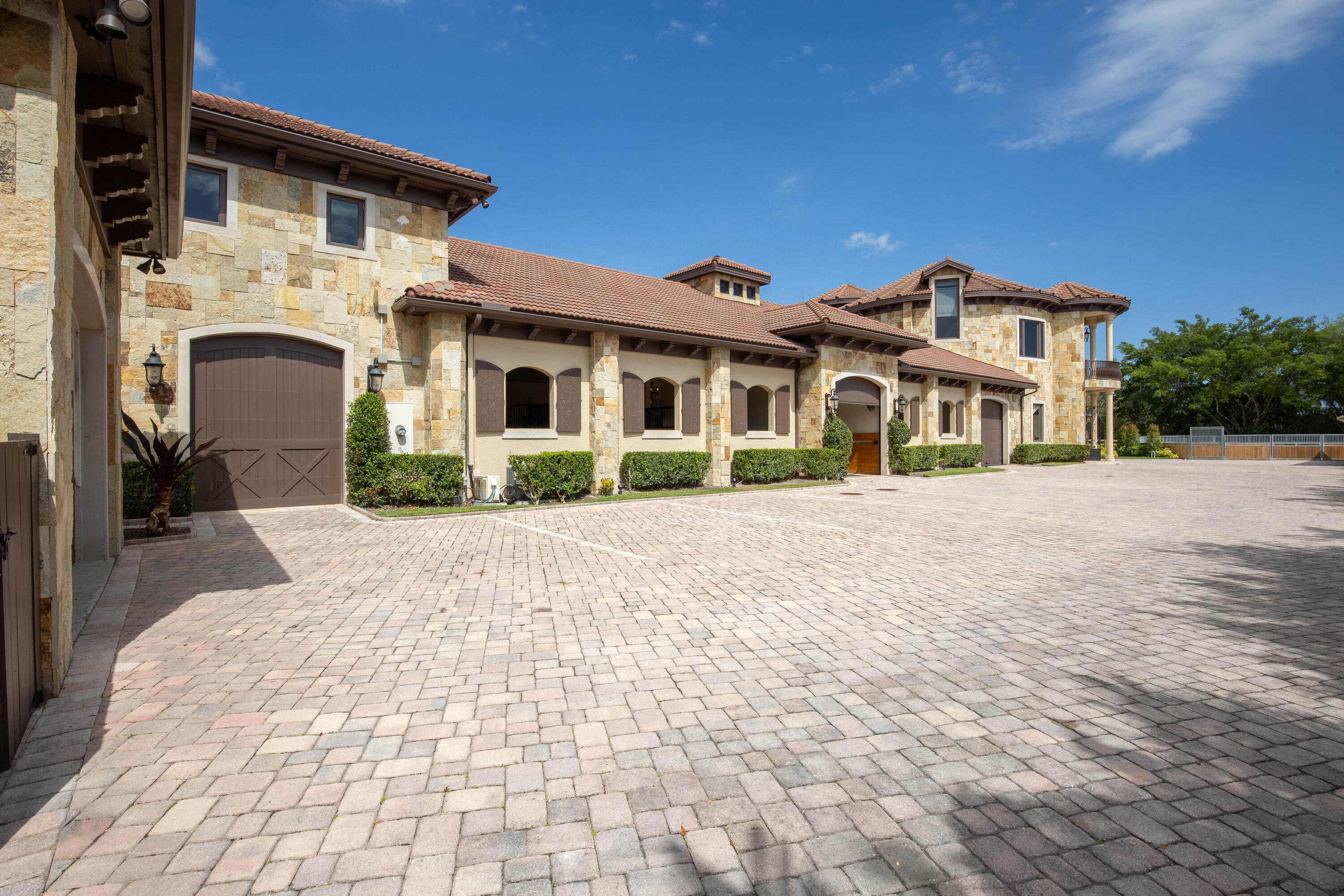 GRAND PRIX FARMS - Residential