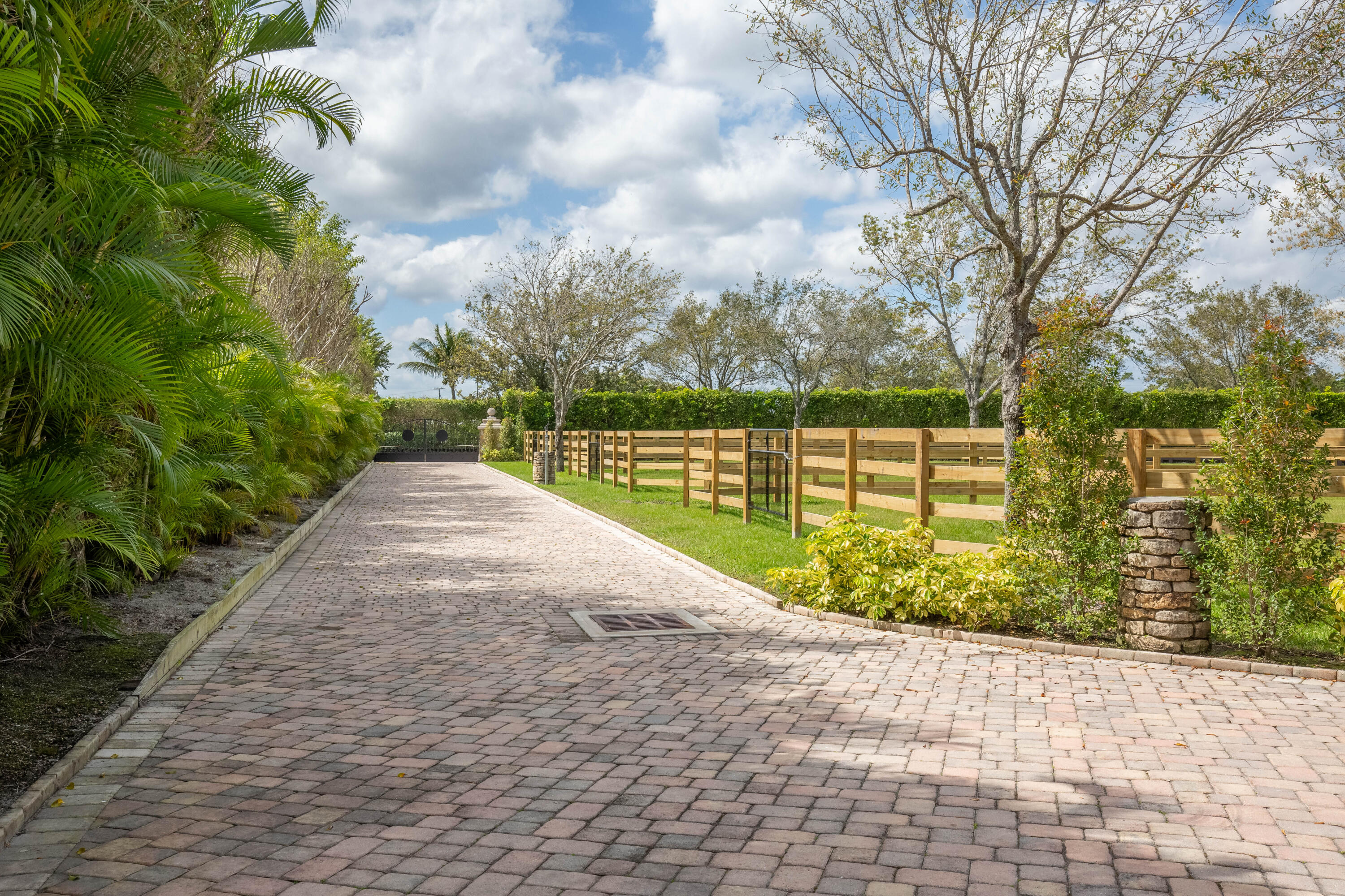 GRAND PRIX FARMS - Residential