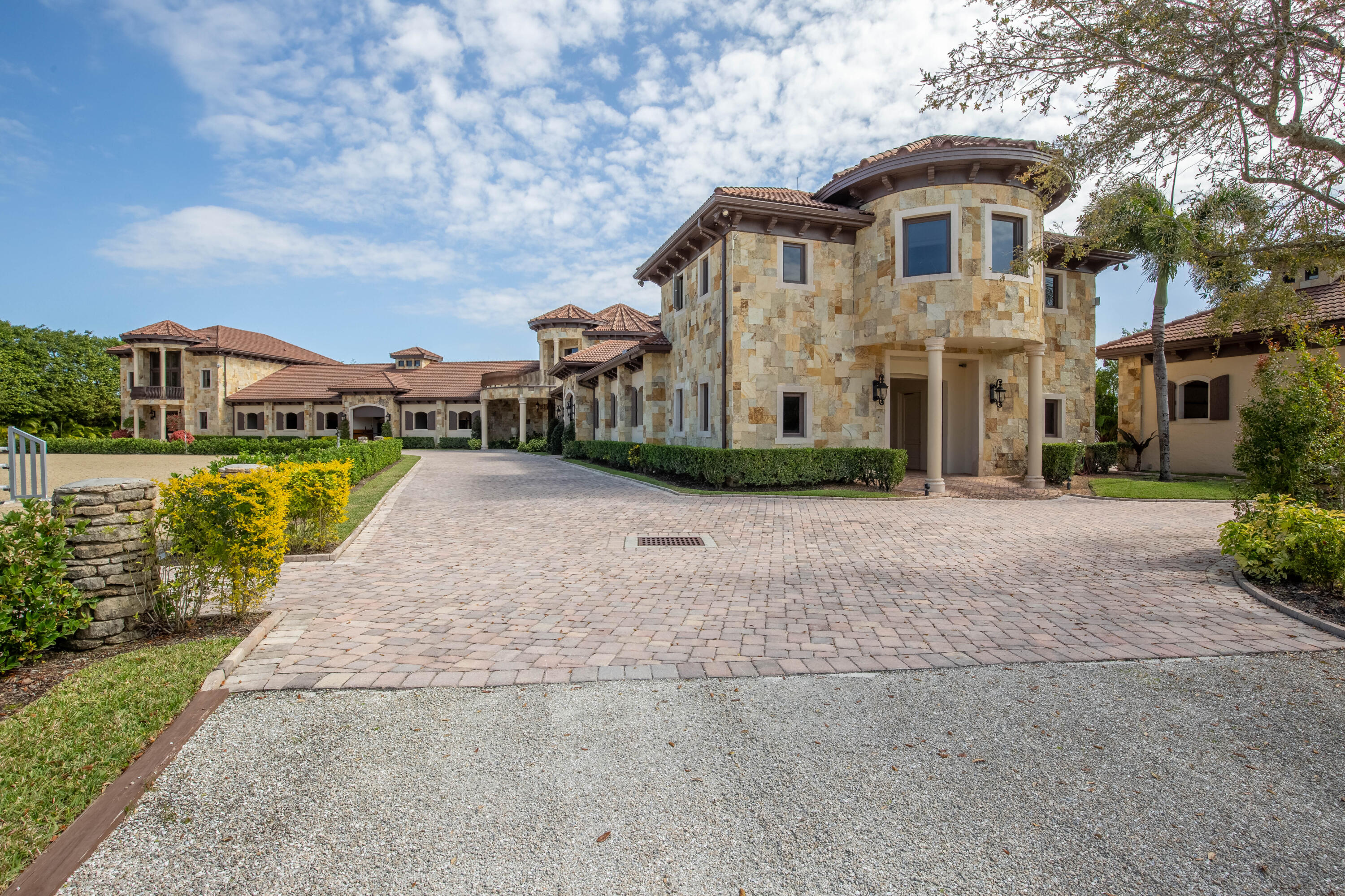GRAND PRIX FARMS - Residential