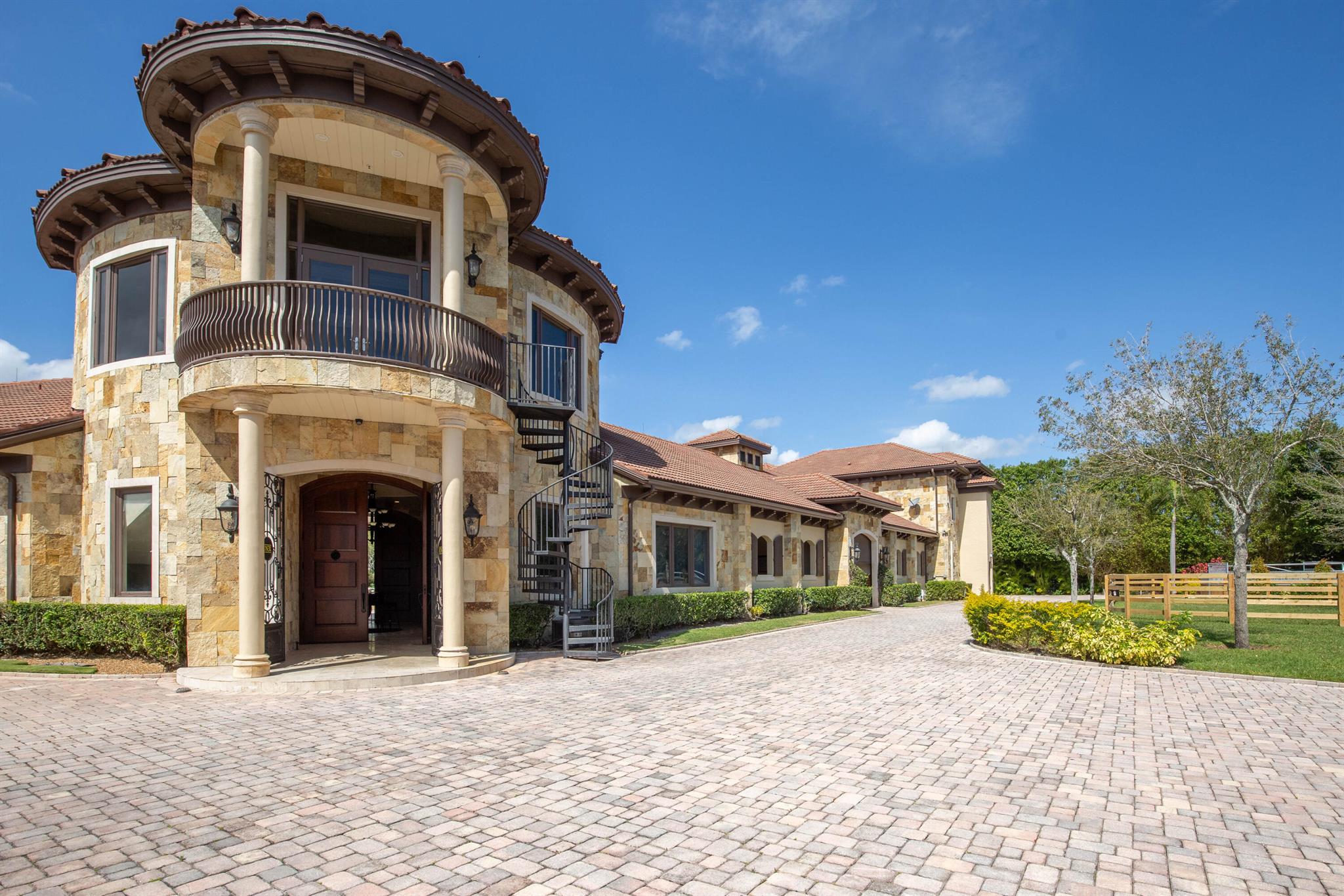 GRAND PRIX FARMS - Residential