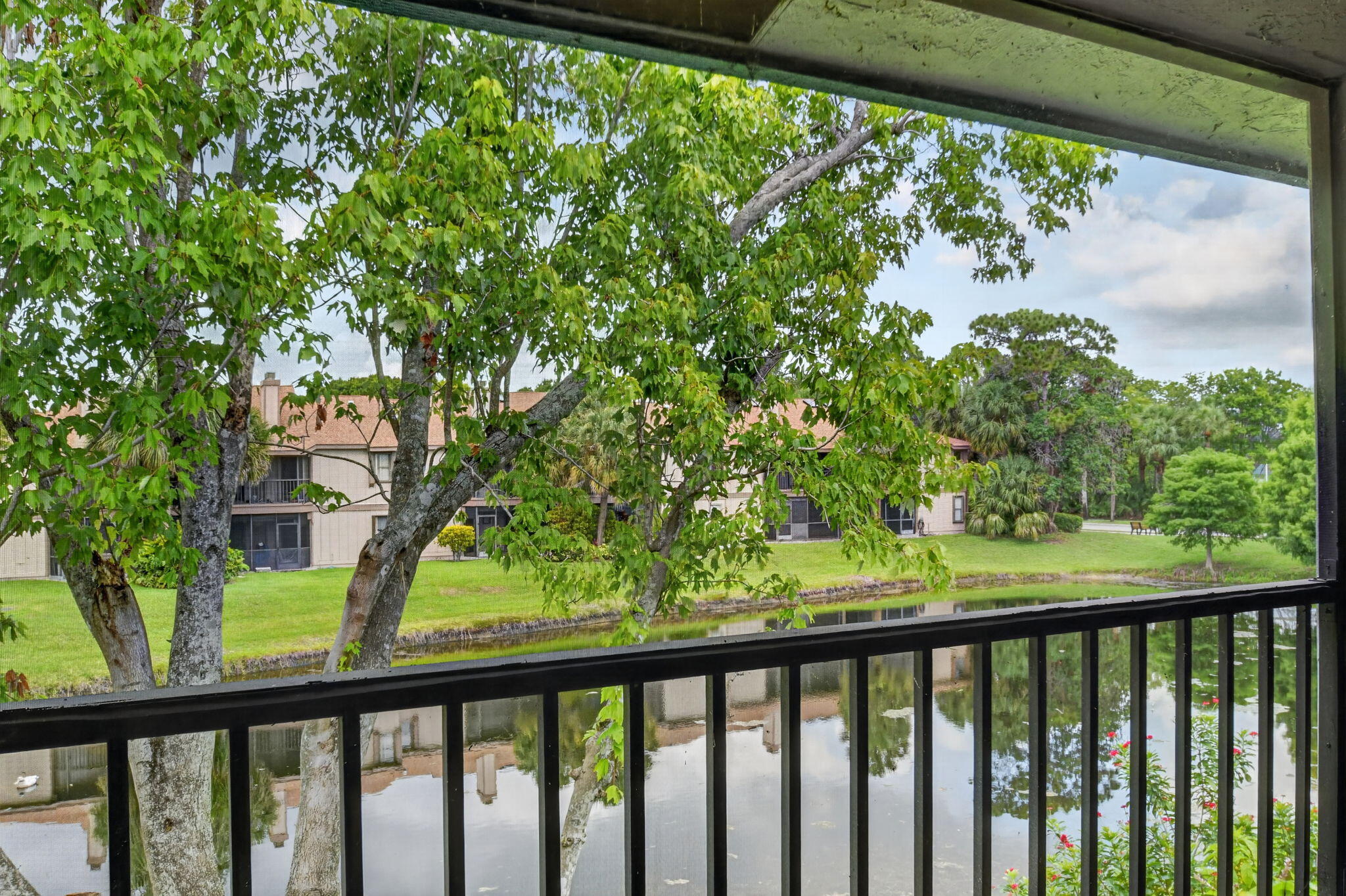 HARBOUR POINTE AT RIVER BRIDGE CONDO - Residential