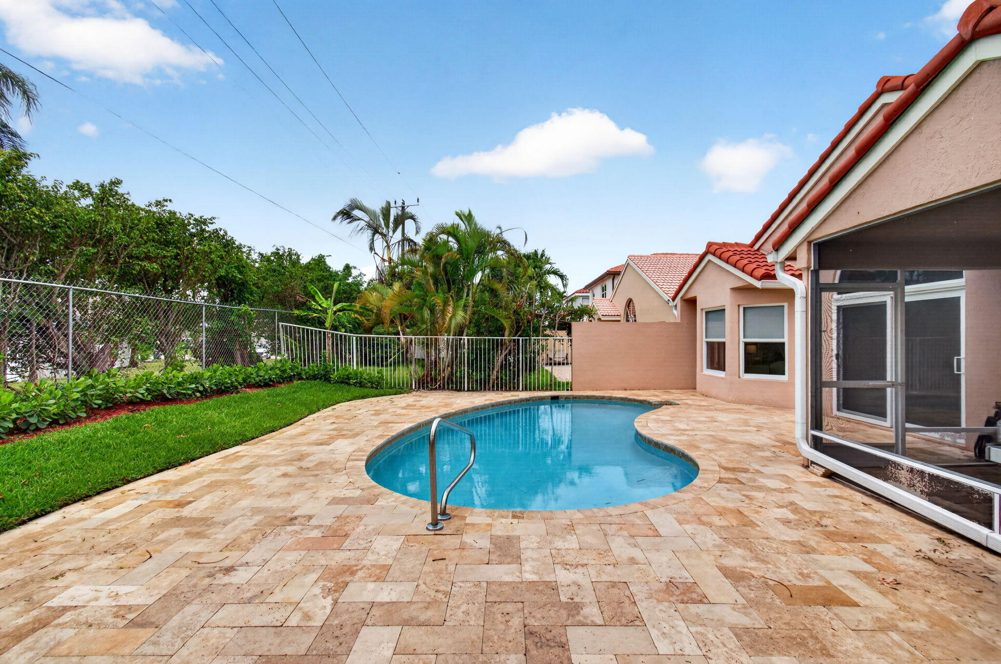 SYMPHONY BAY - Residential
