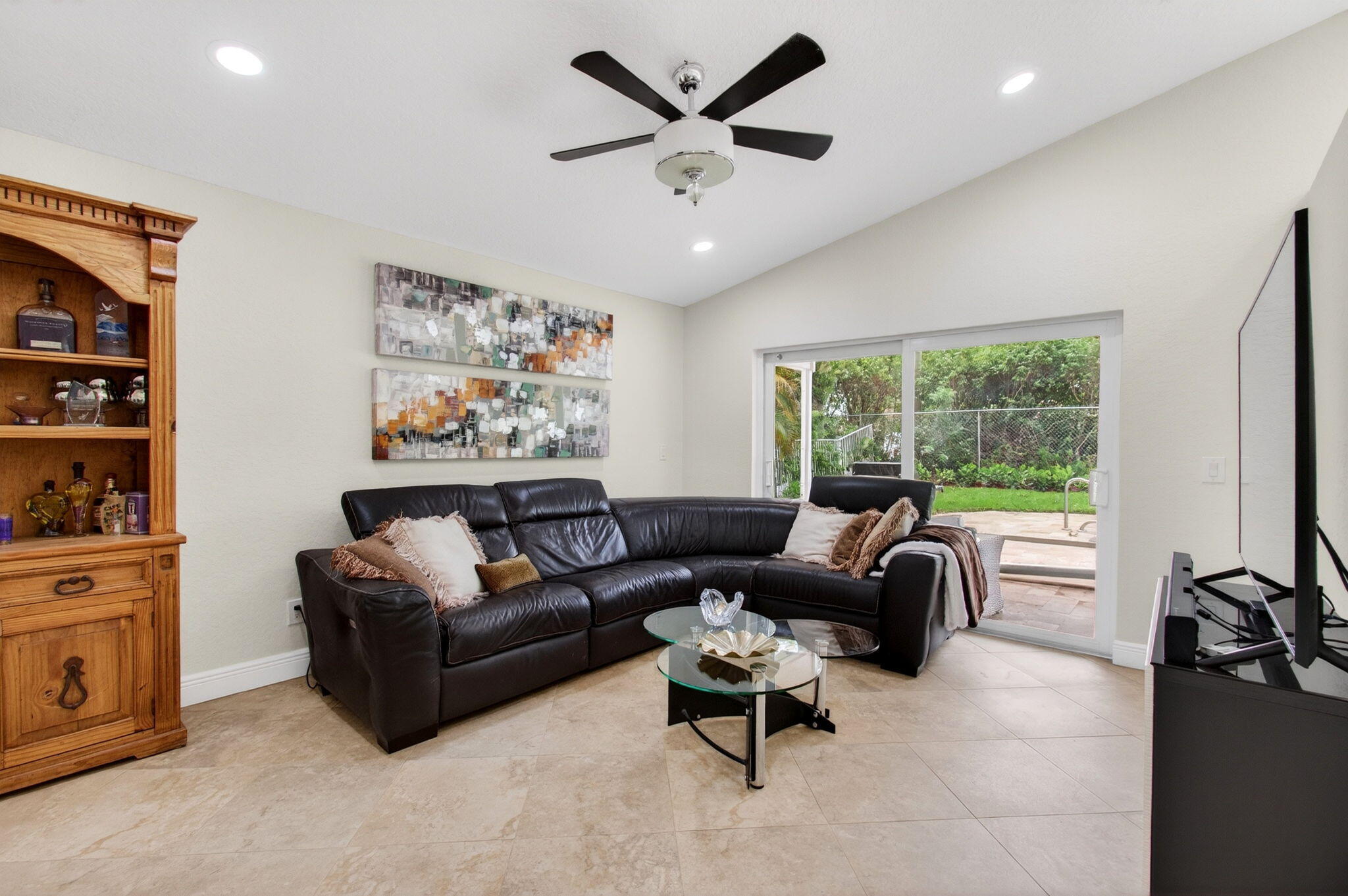SYMPHONY BAY - Residential