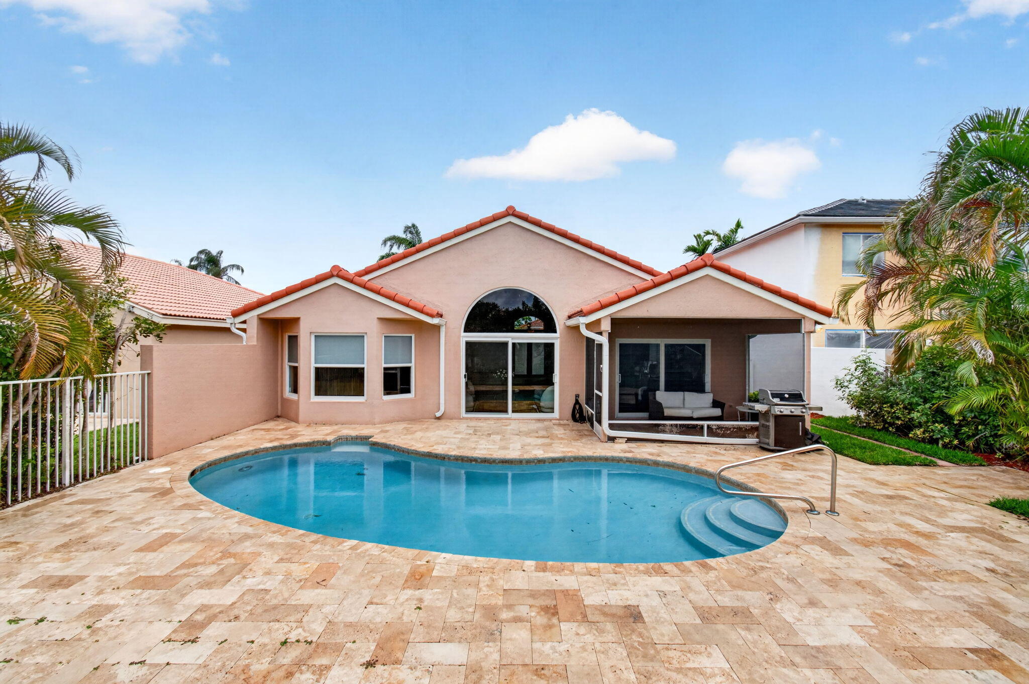 SYMPHONY BAY - Residential