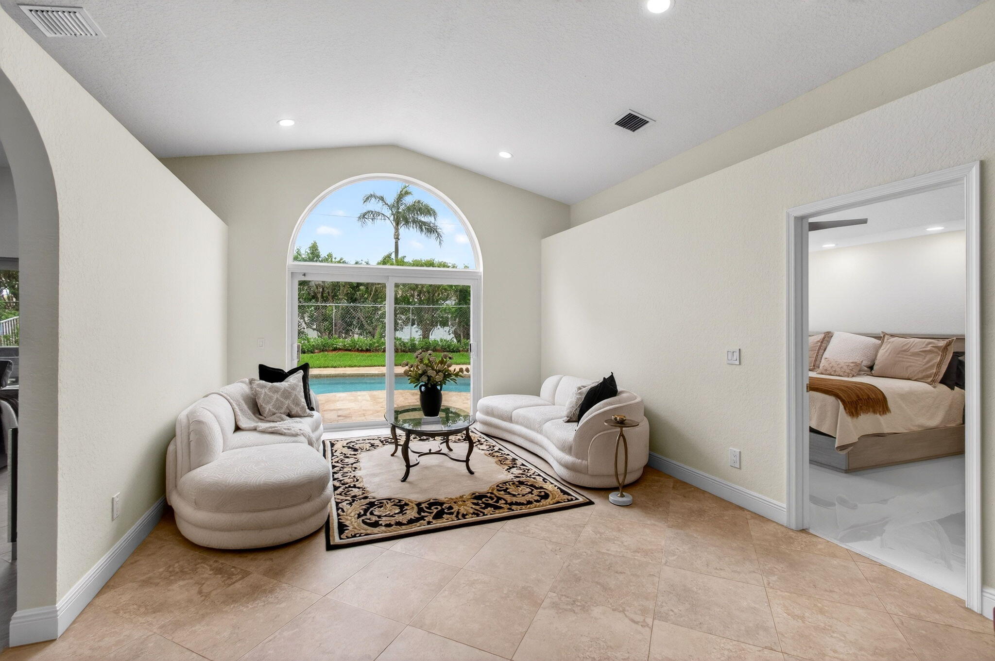 SYMPHONY BAY - Residential
