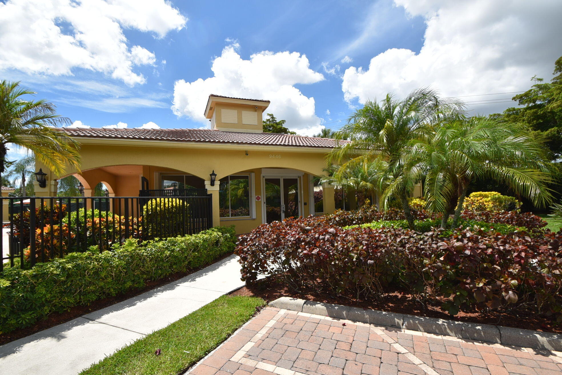 SYMPHONY BAY - Residential