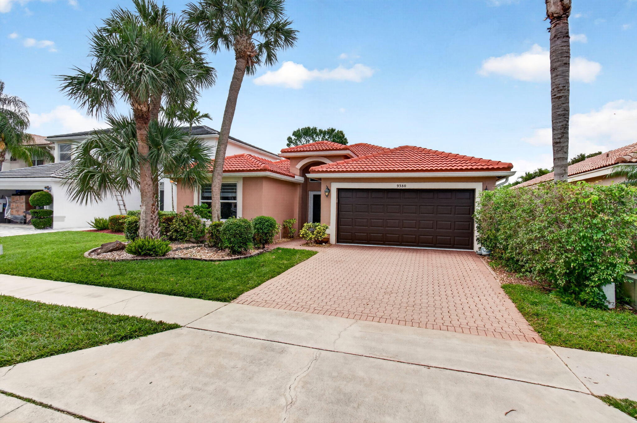 SYMPHONY BAY - Residential