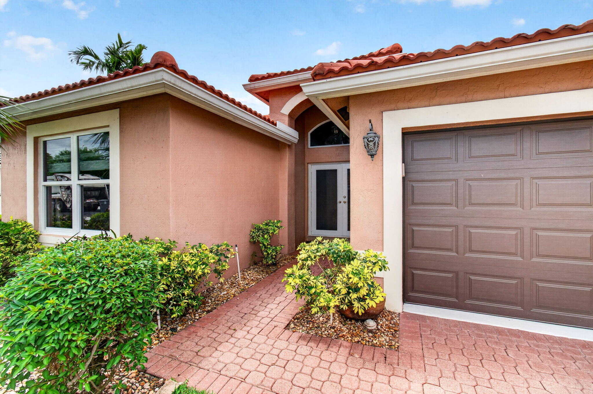 SYMPHONY BAY - Residential