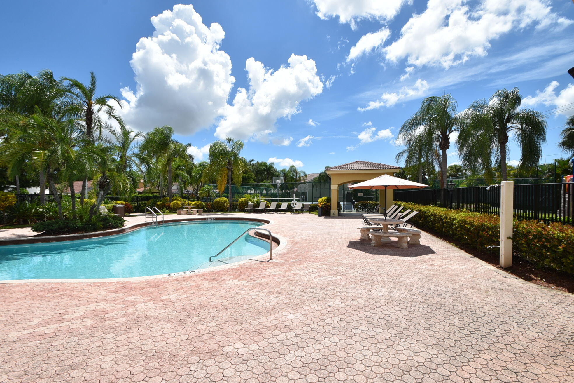 SYMPHONY BAY - Residential