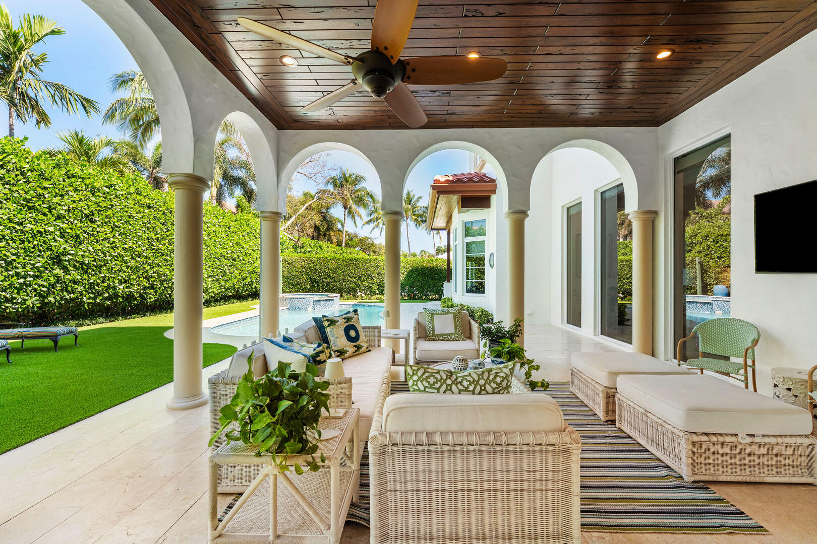 ROYAL PALM YACHT & COUNTRY CLUB - Residential