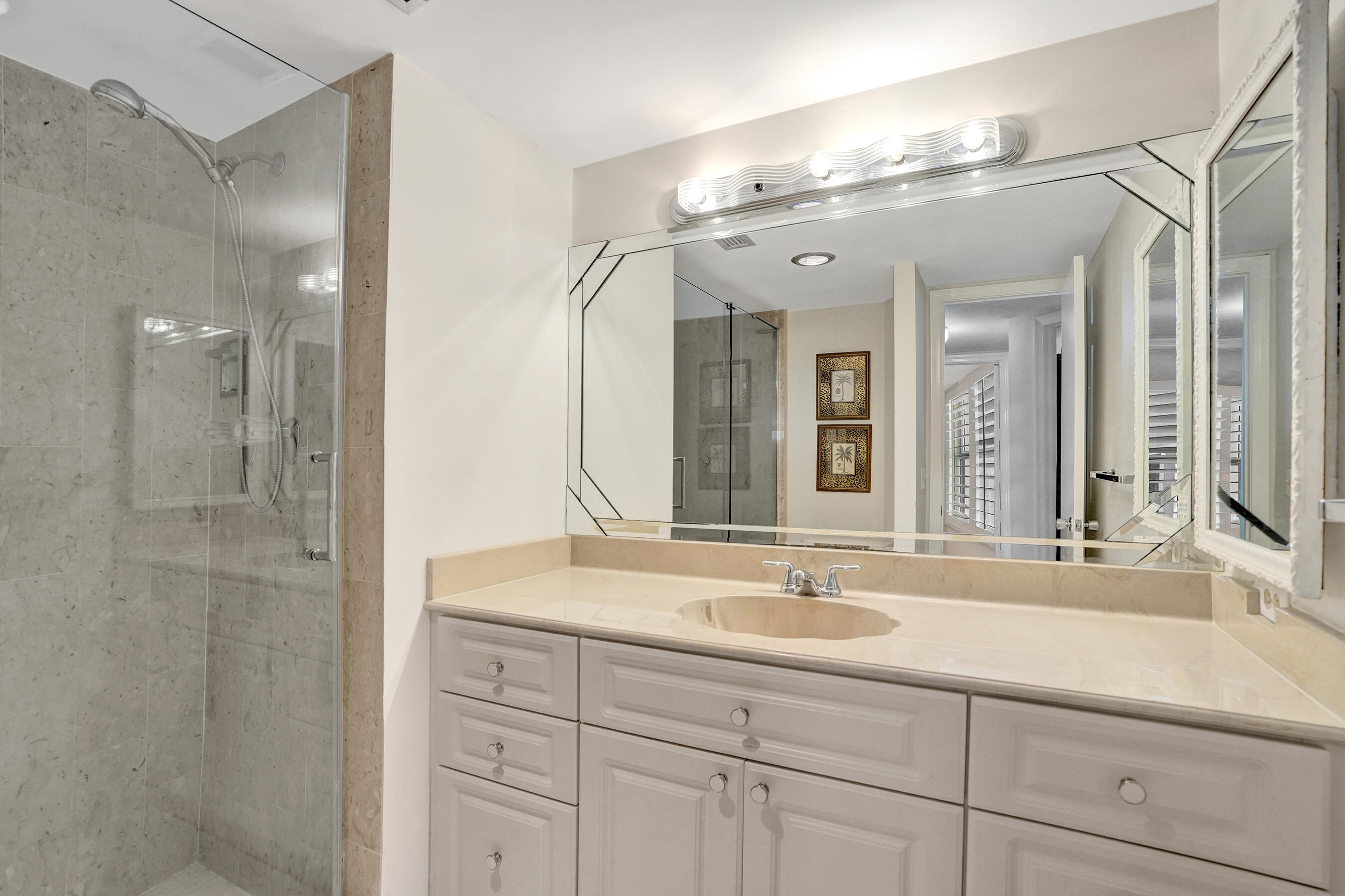 Claridge Condo - Residential