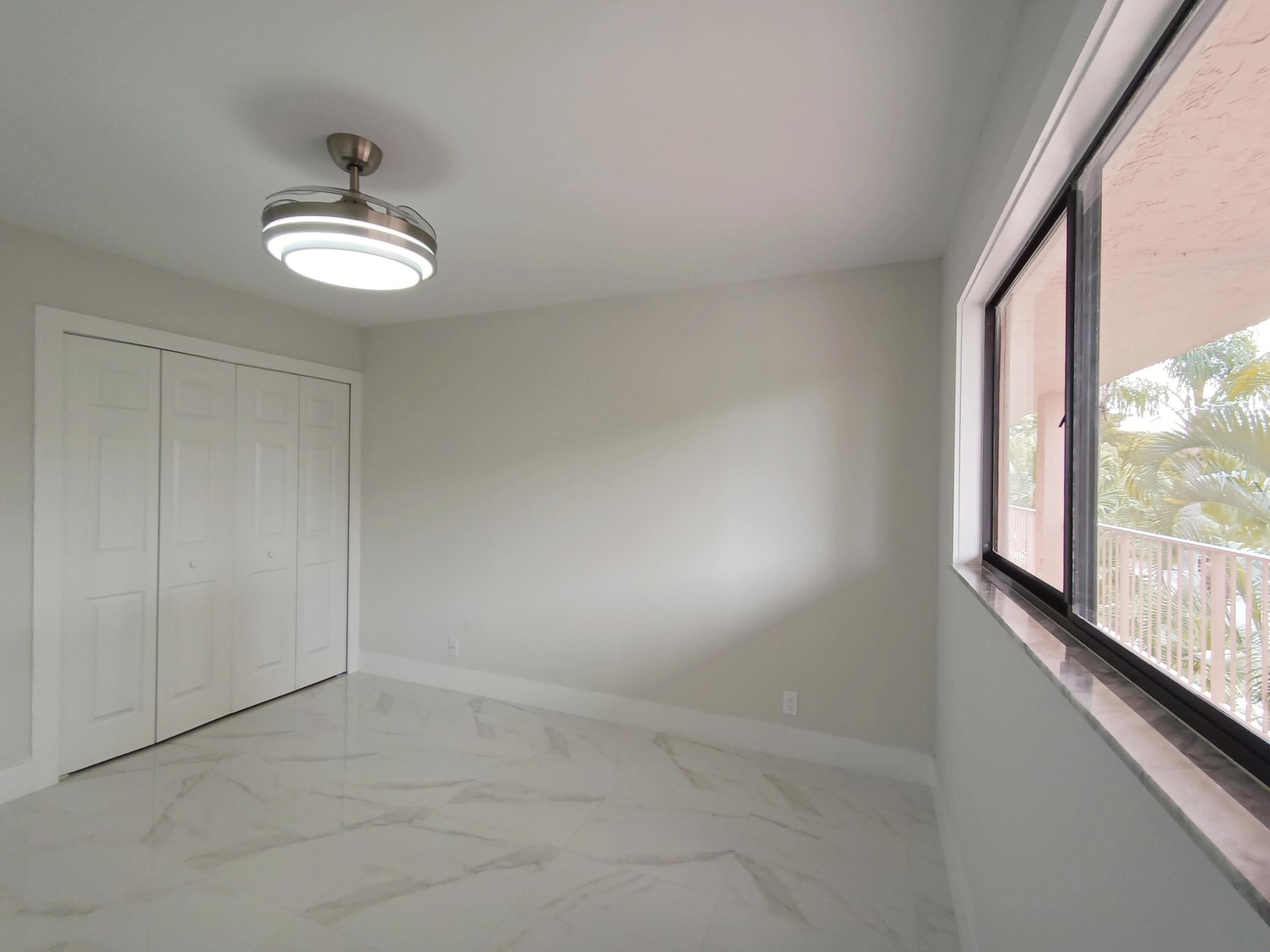 HUNTINGTON LAKES SEC FOUR CONDOS - Residential