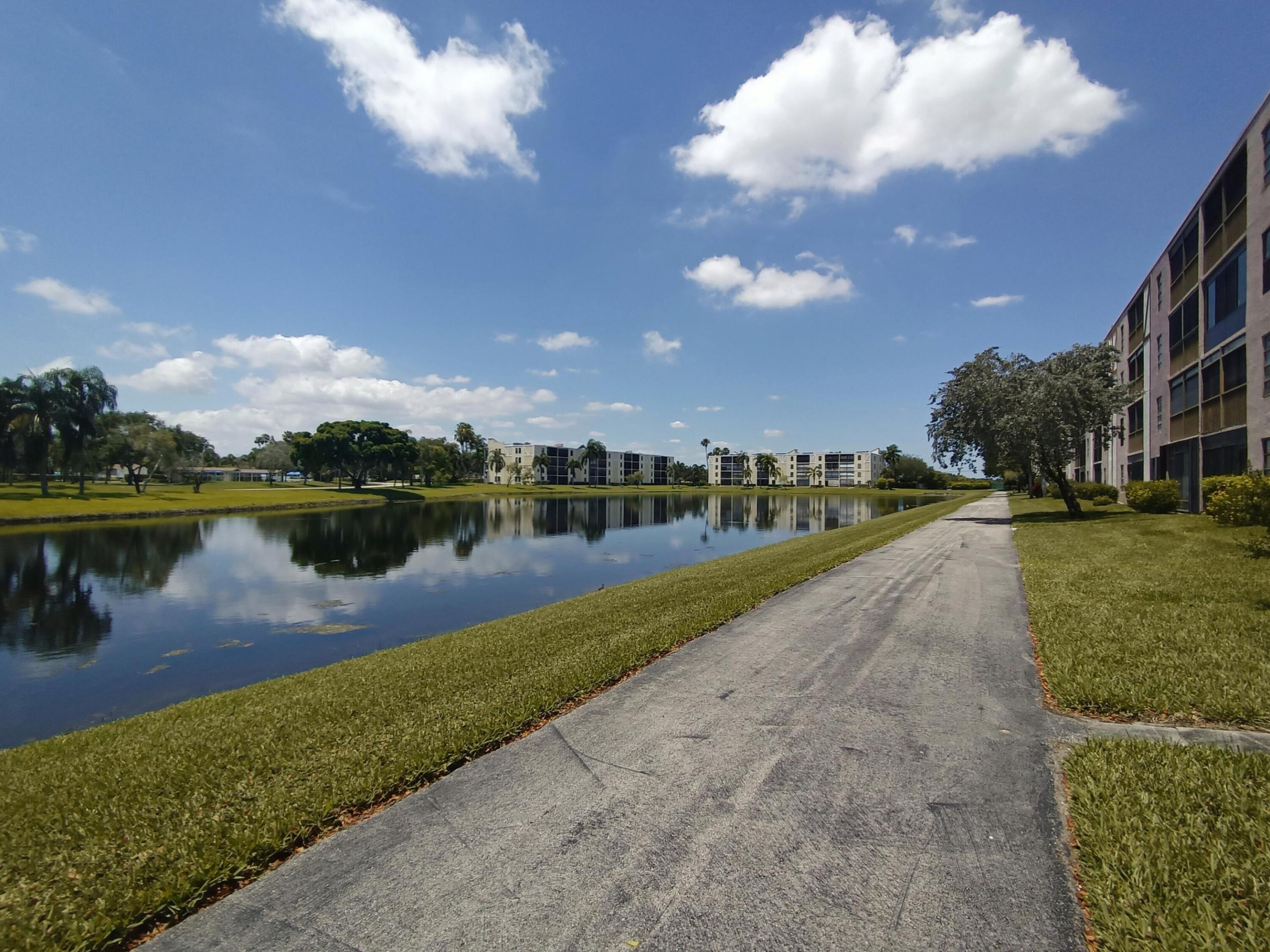 HUNTINGTON LAKES SEC FOUR CONDOS - Residential