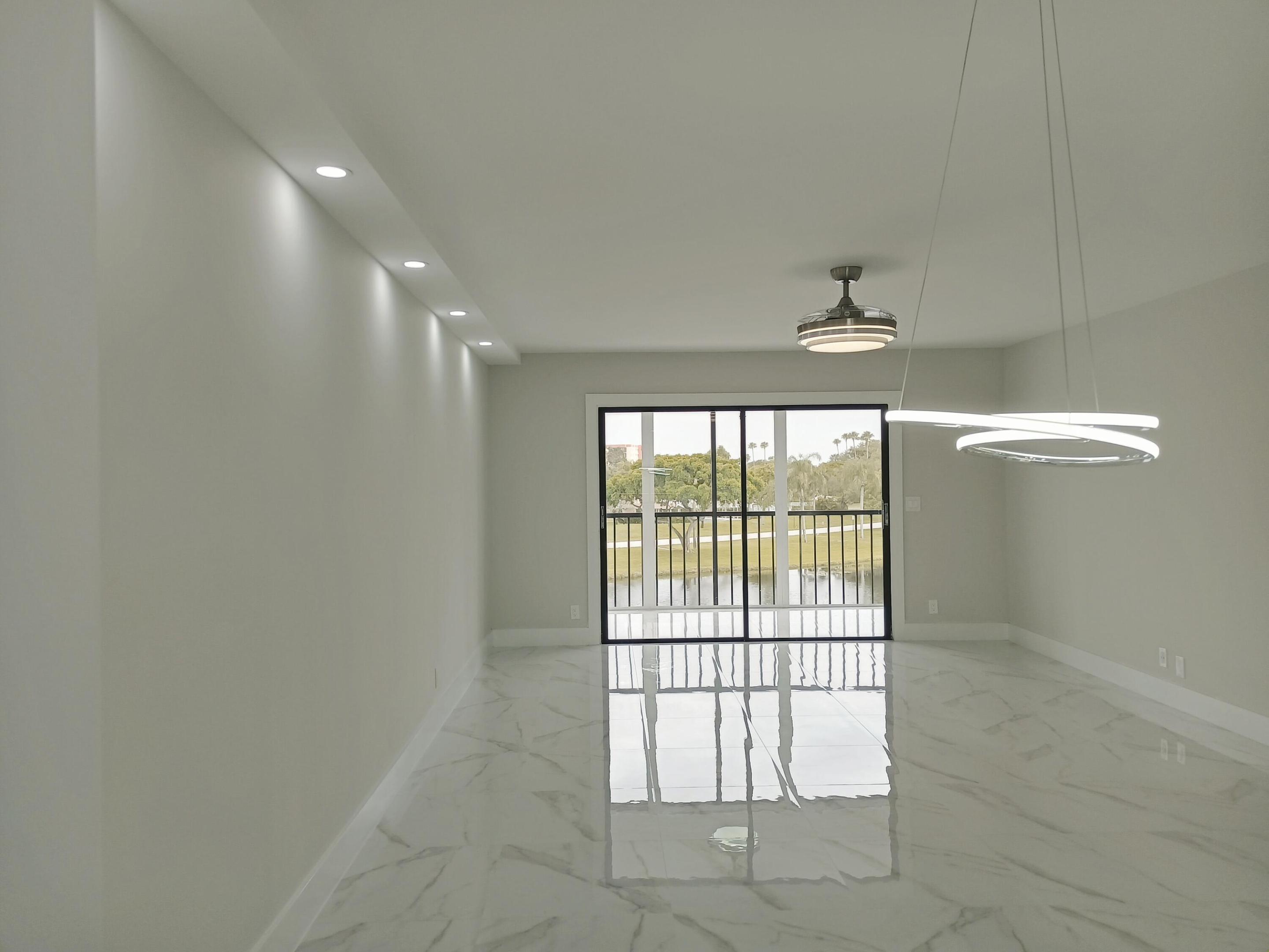 HUNTINGTON LAKES SEC FOUR CONDOS - Residential