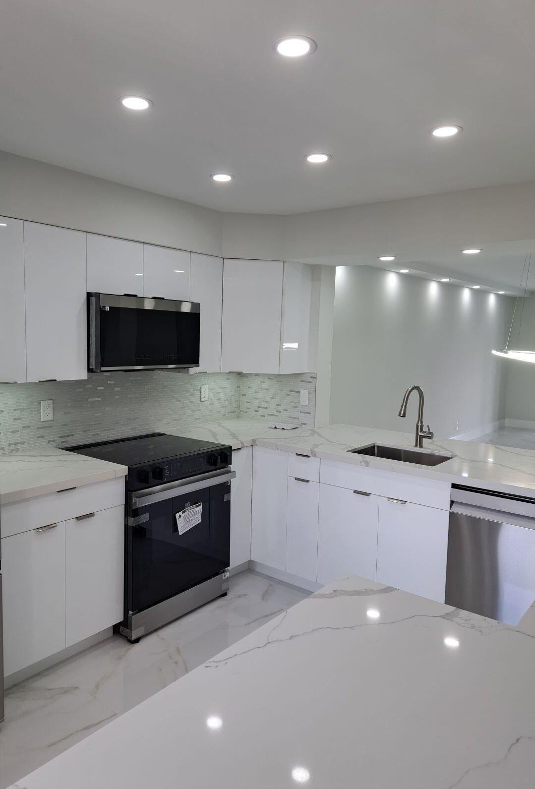 HUNTINGTON LAKES SEC FOUR CONDOS - Residential