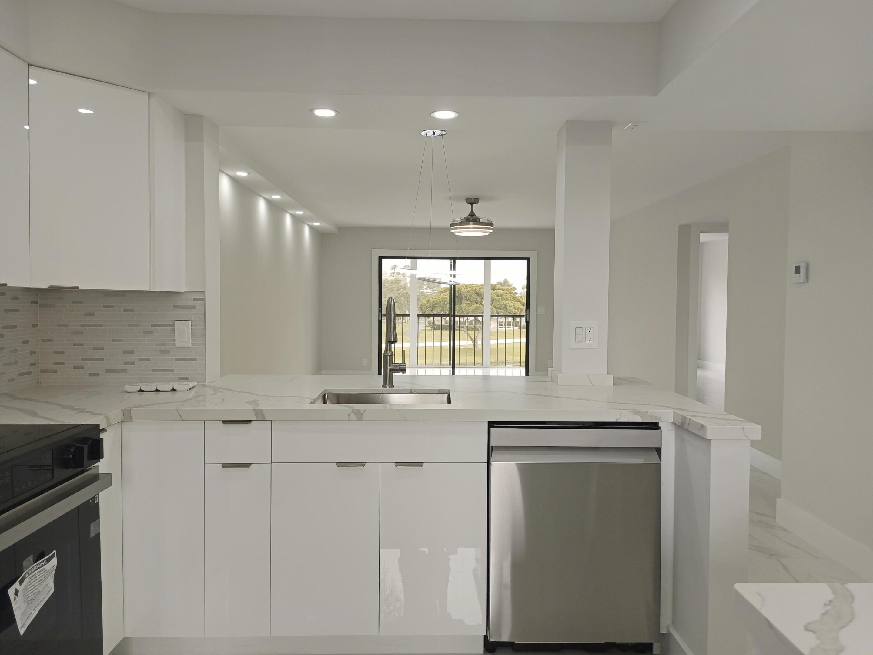 HUNTINGTON LAKES SEC FOUR CONDOS - Residential