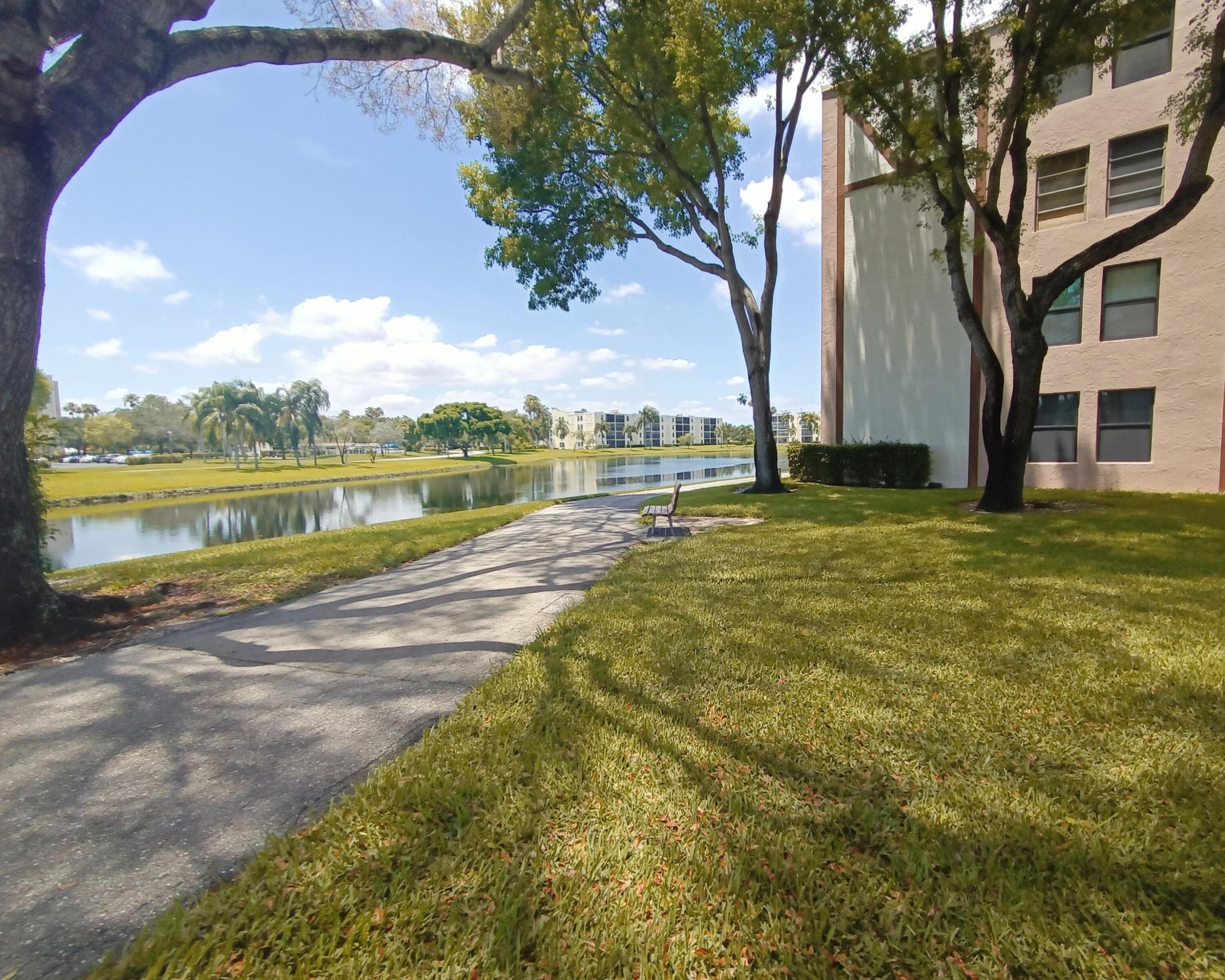 HUNTINGTON LAKES SEC FOUR CONDOS - Residential