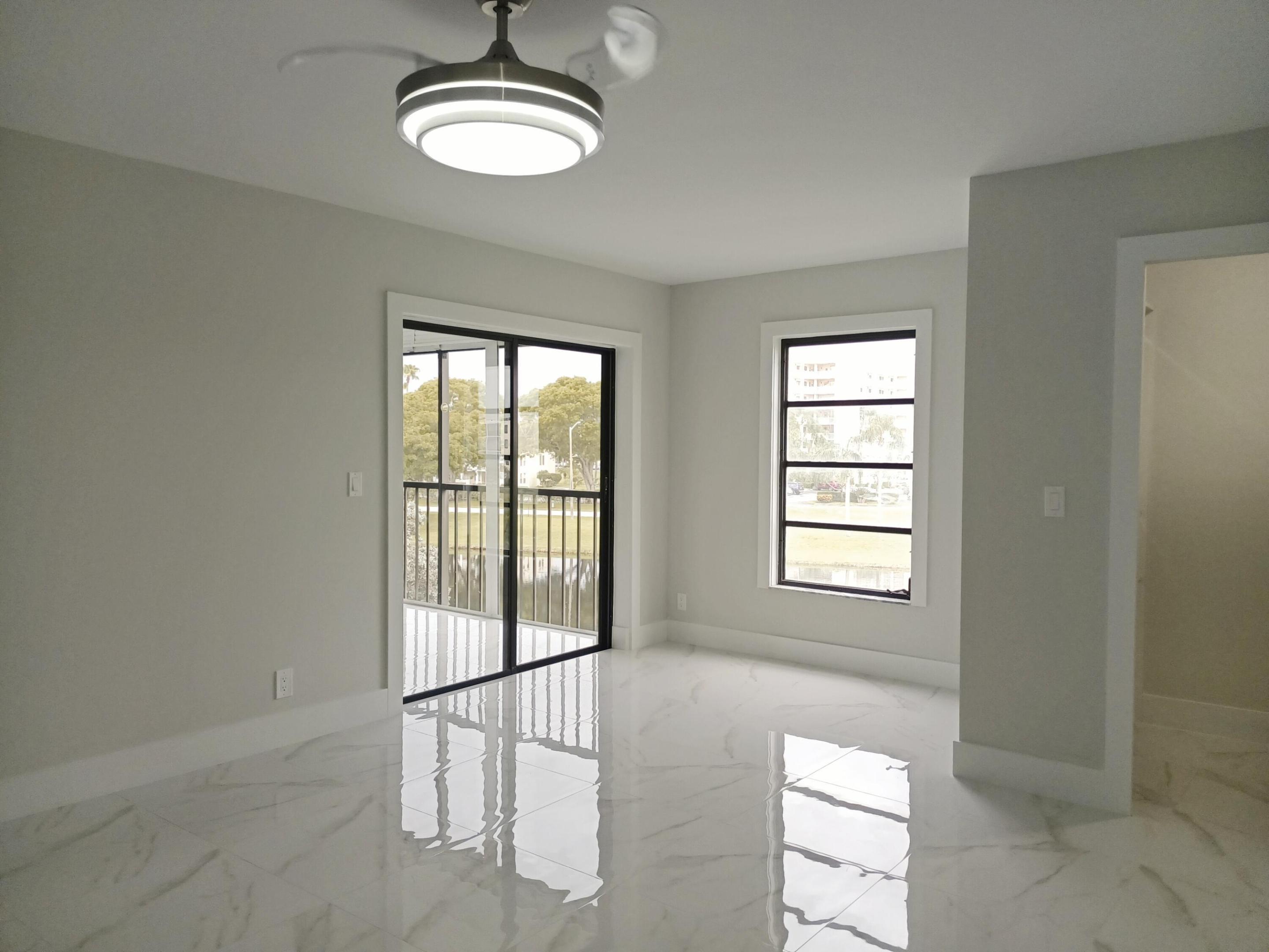 HUNTINGTON LAKES SEC FOUR CONDOS - Residential