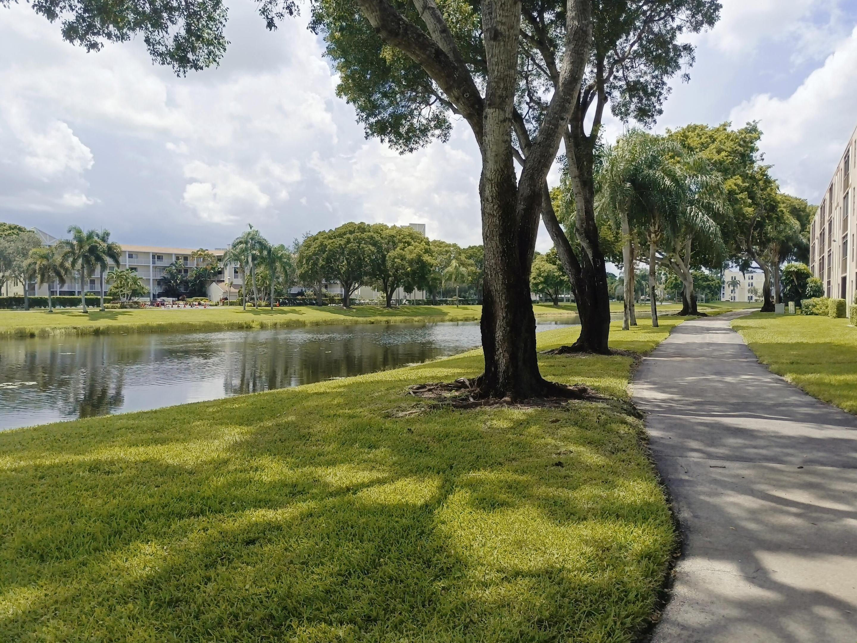 HUNTINGTON LAKES SEC FOUR CONDOS - Residential