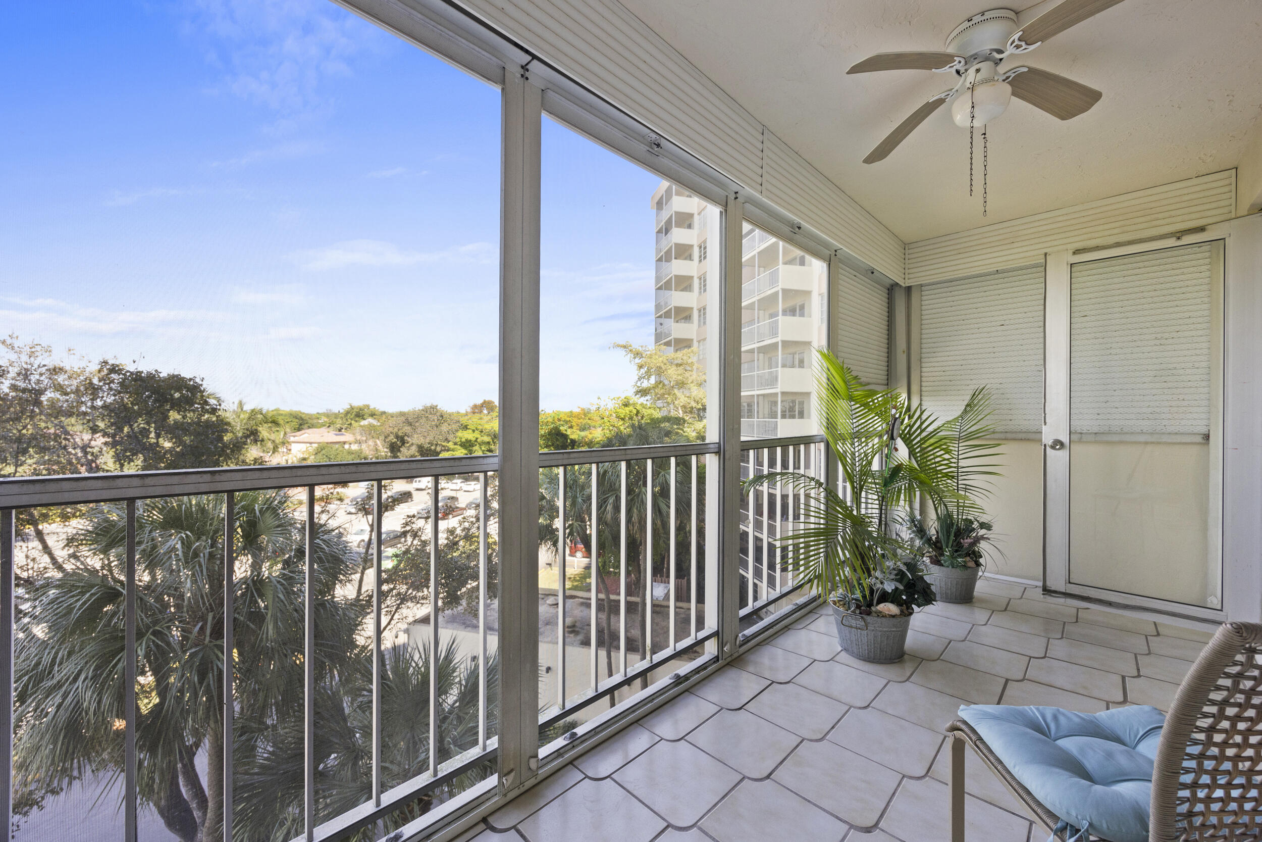 COUNTRY CLUB TOWER OF CORAL - Residential