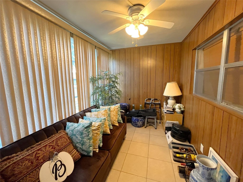 ORIOLE GOLF AND TENNIS - Residential