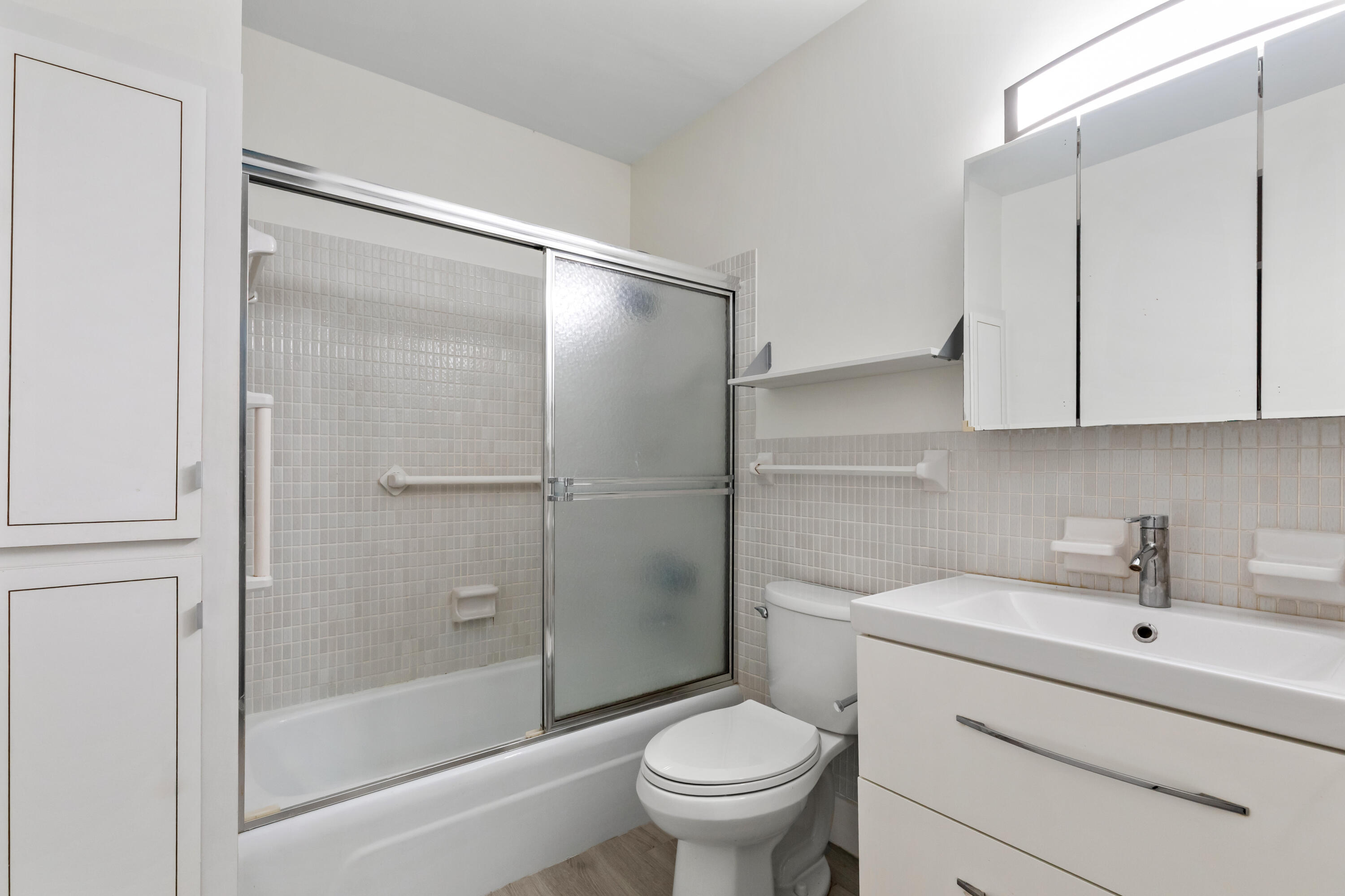 IMPERIAL POINT COLONNADES CONDO - Residential