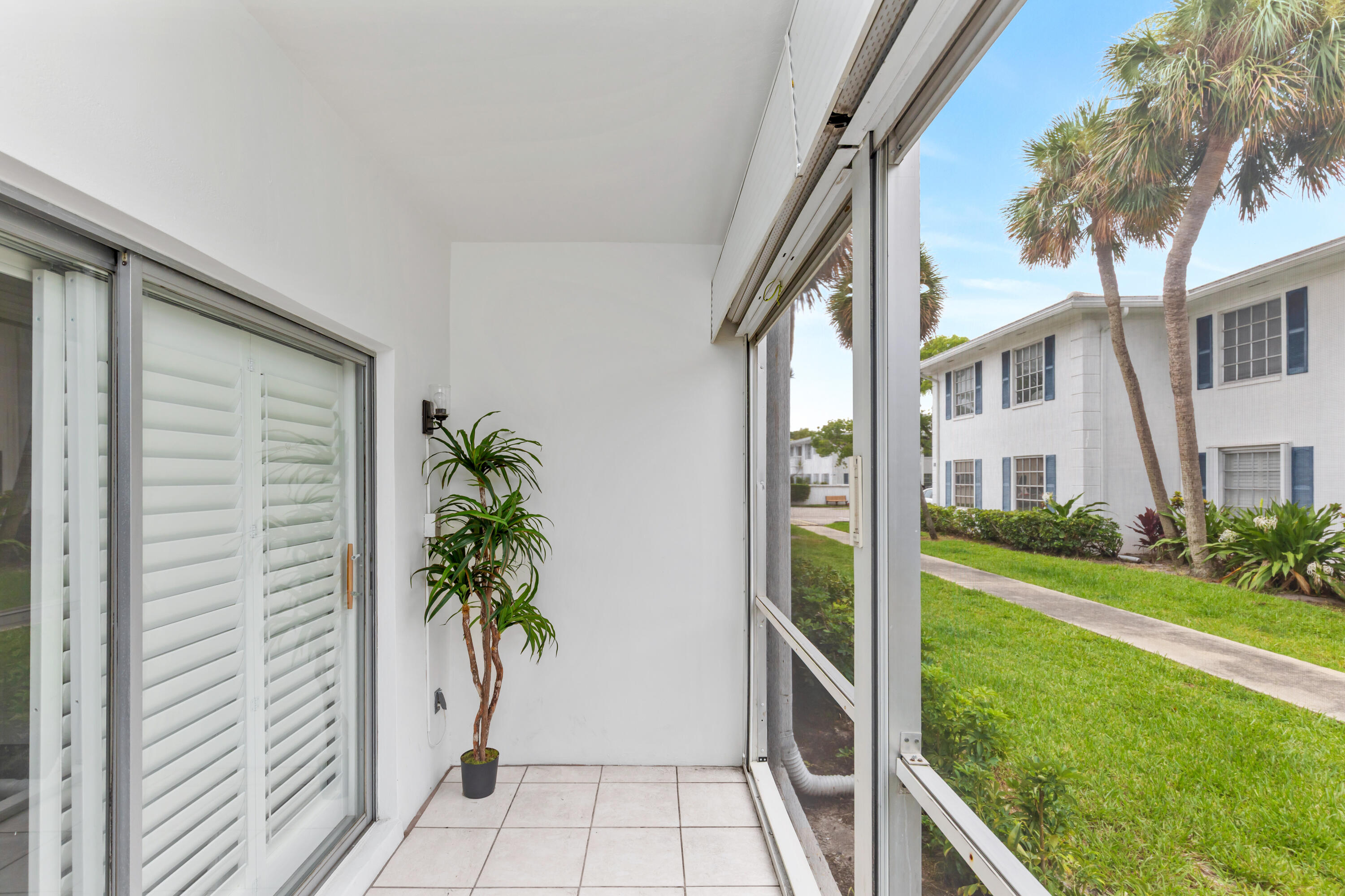 IMPERIAL POINT COLONNADES CONDO - Residential