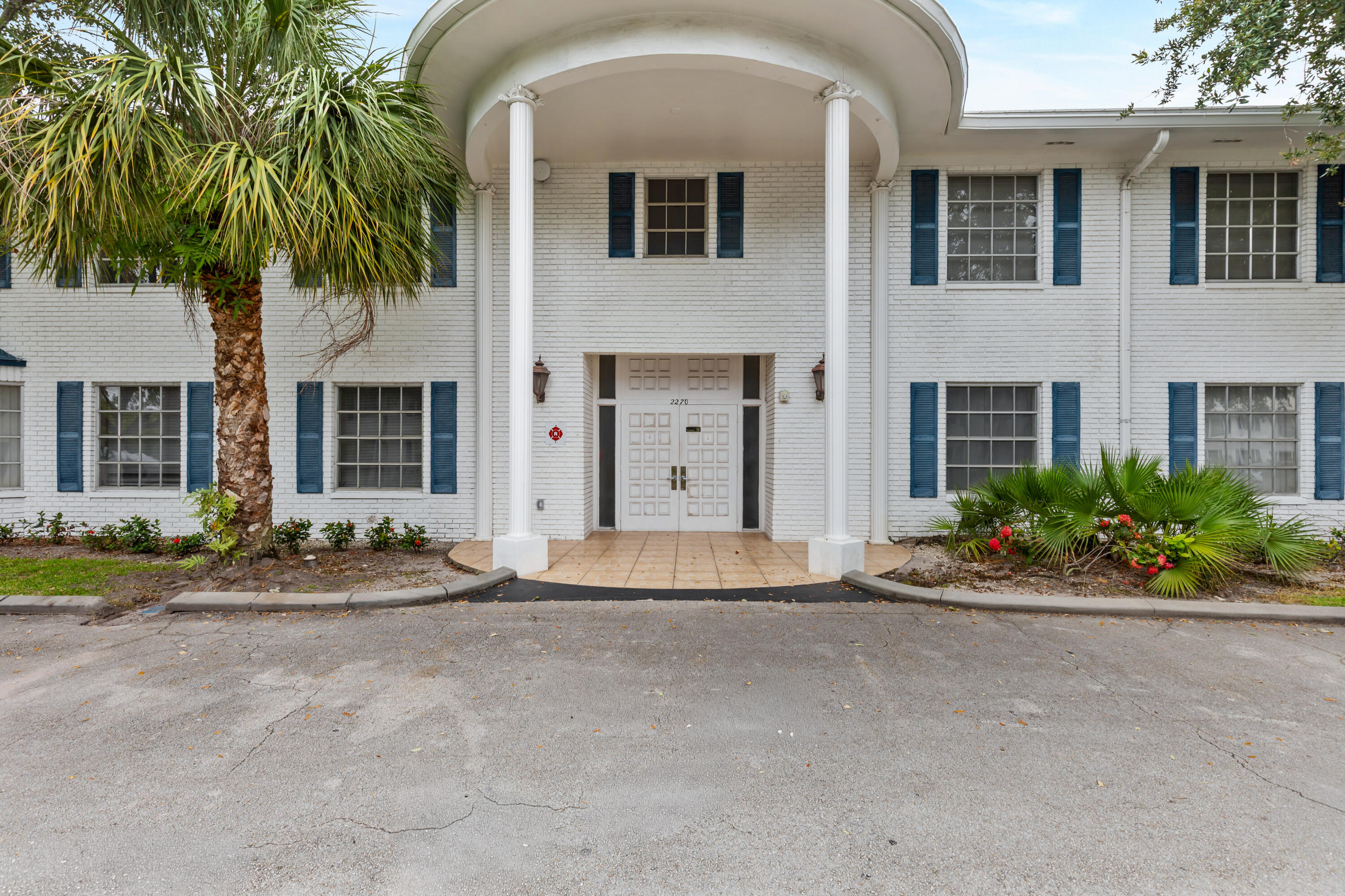 IMPERIAL POINT COLONNADES CONDO - Residential