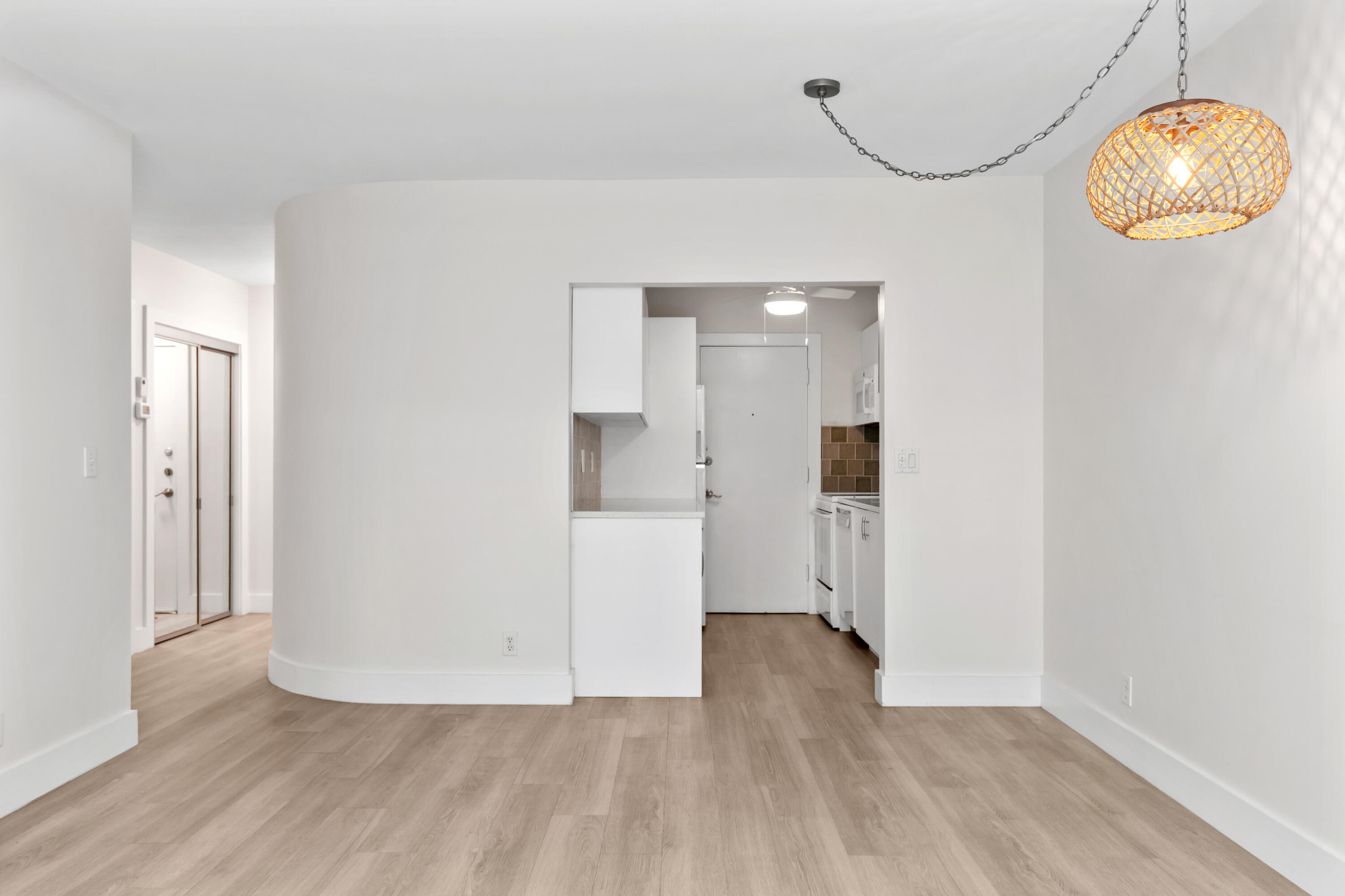 IMPERIAL POINT COLONNADES CONDO - Residential