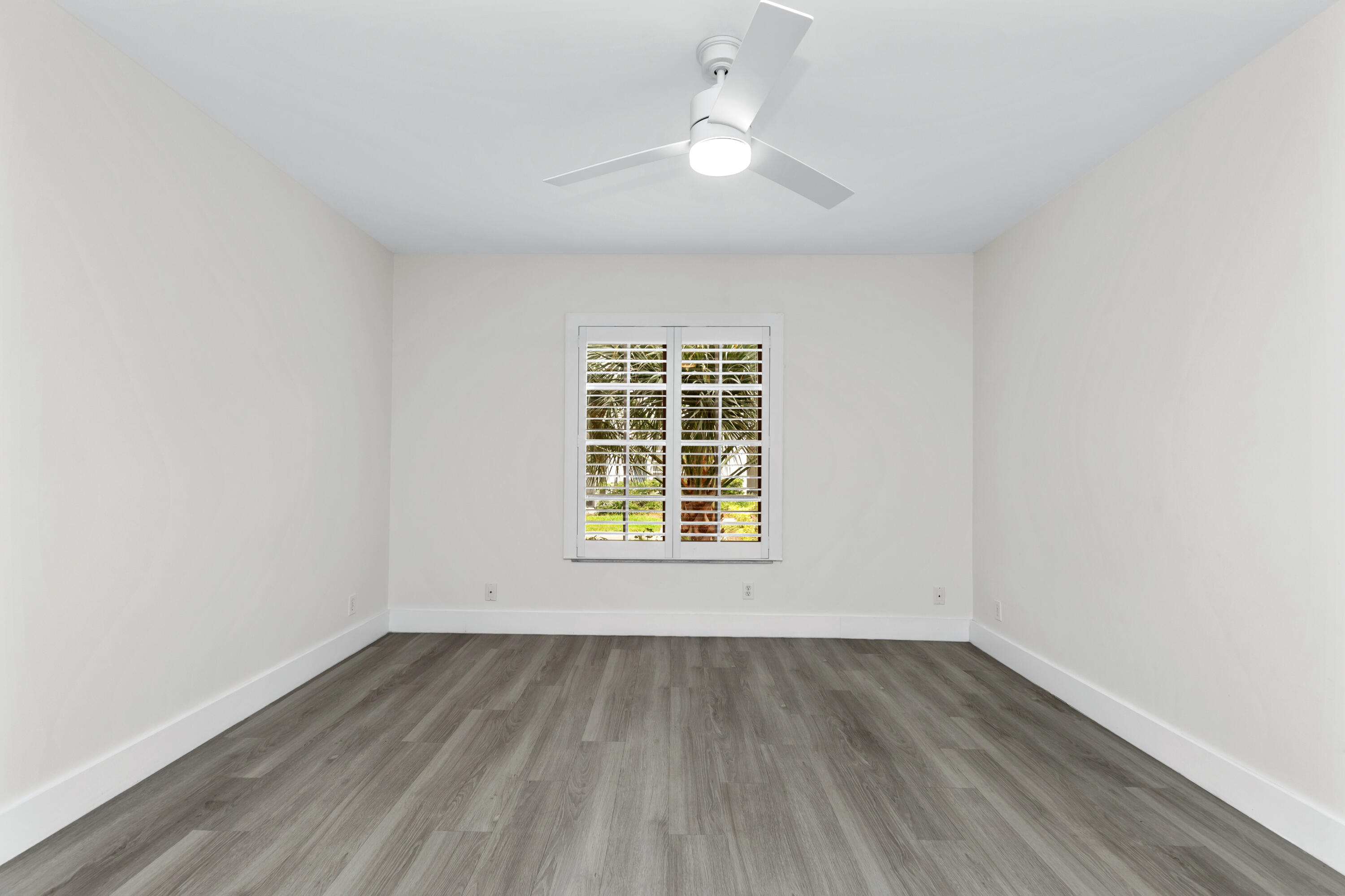 IMPERIAL POINT COLONNADES CONDO - Residential