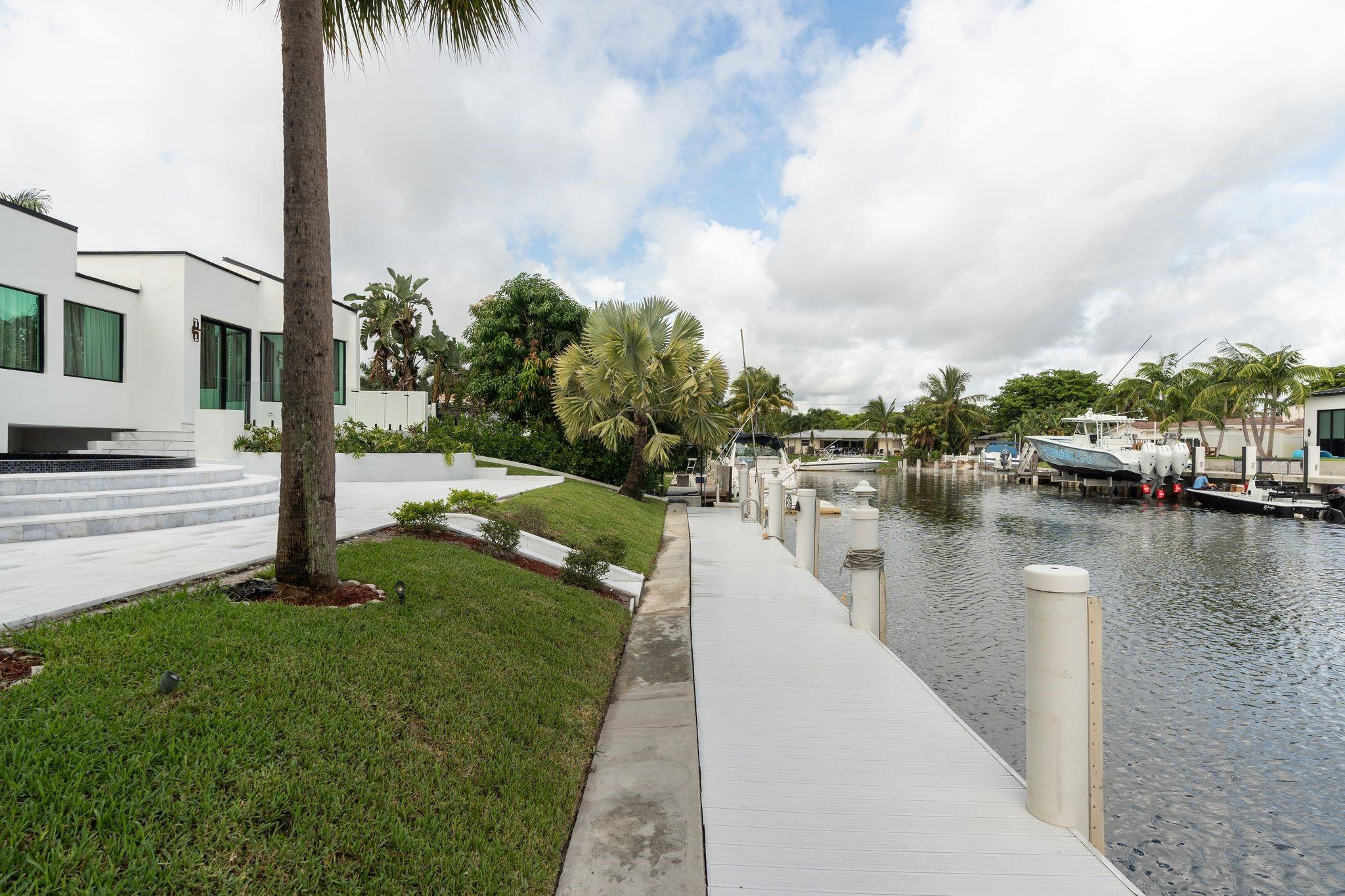 HILLSBORO HARBOR UNIT - Residential