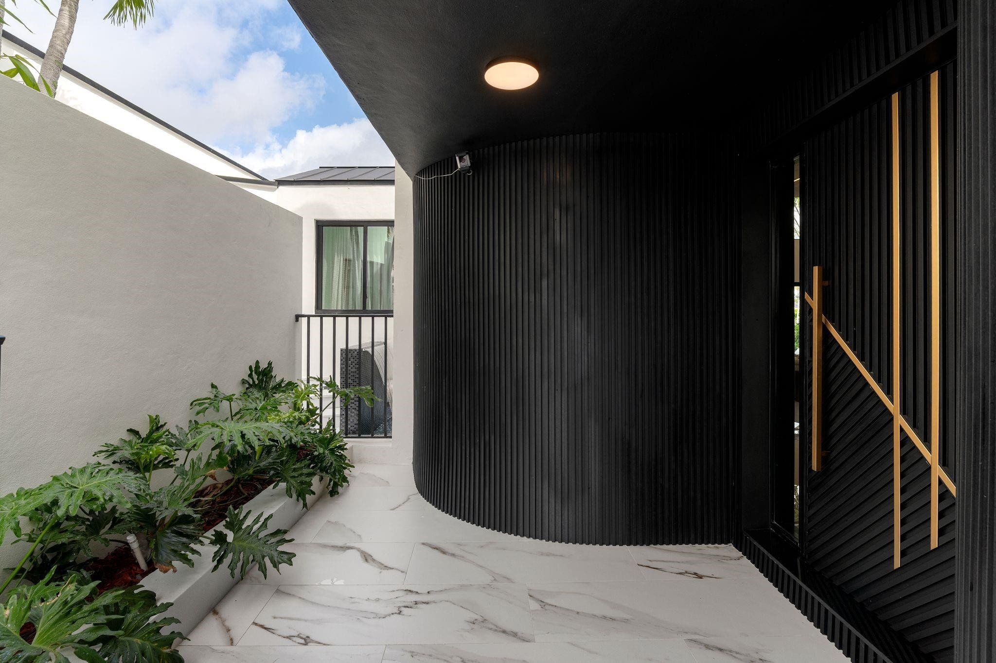 HILLSBORO HARBOR UNIT - Residential